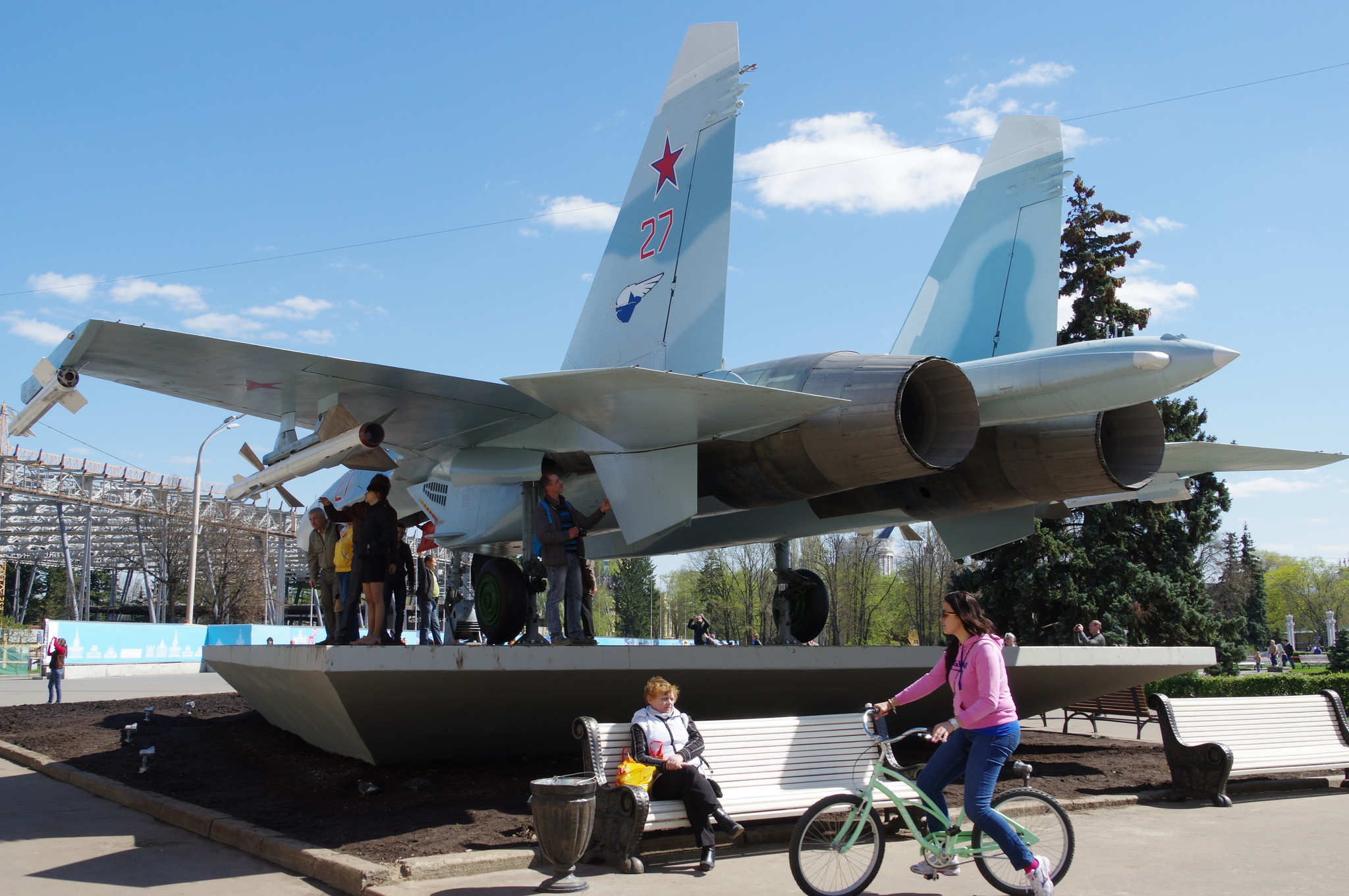 Истребитель Су-27 на ВДНХ