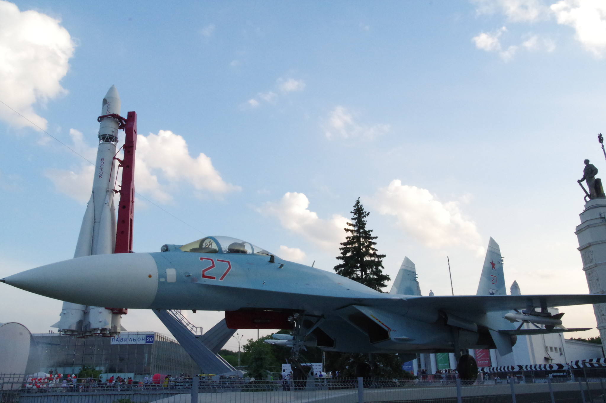 Истребитель Су-27 на ВДНХ