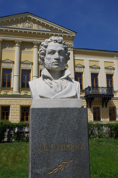 Бюст А.С. Пушкина (Спартаковская улица, дом 9)