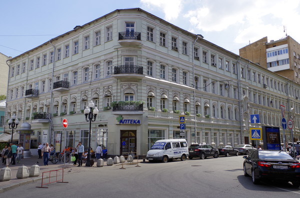 Мемориальная квартира поэта Андрея Белого находится на улице Арбат, дом 55/32