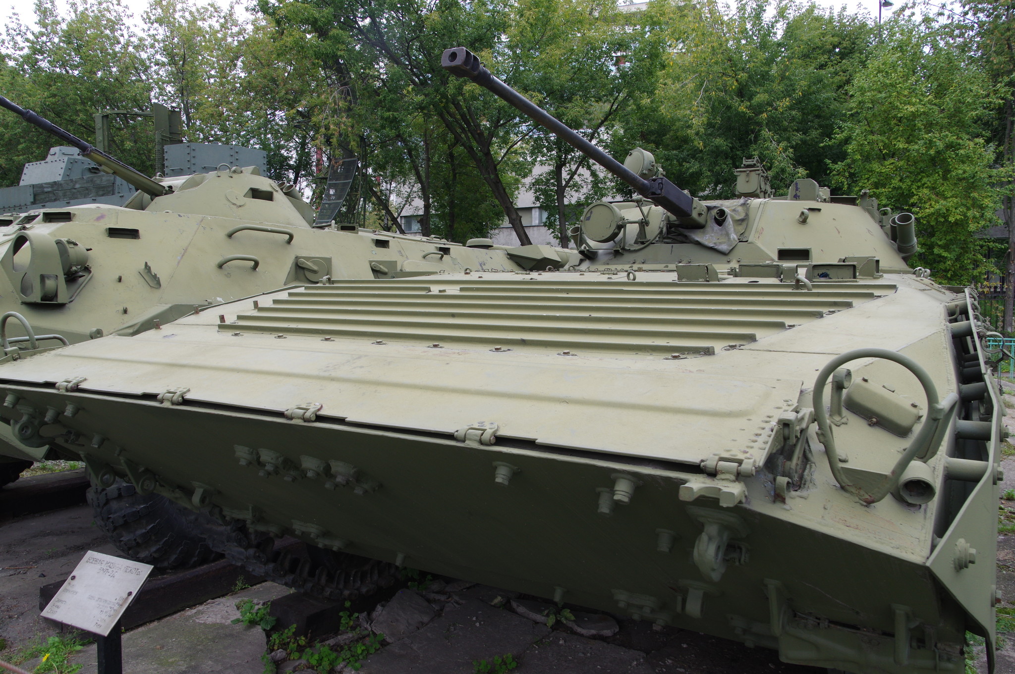 Боевая машина пехоты БМП-2Д в экспозиции Центрального музея Вооружённых сил Российской Федерации