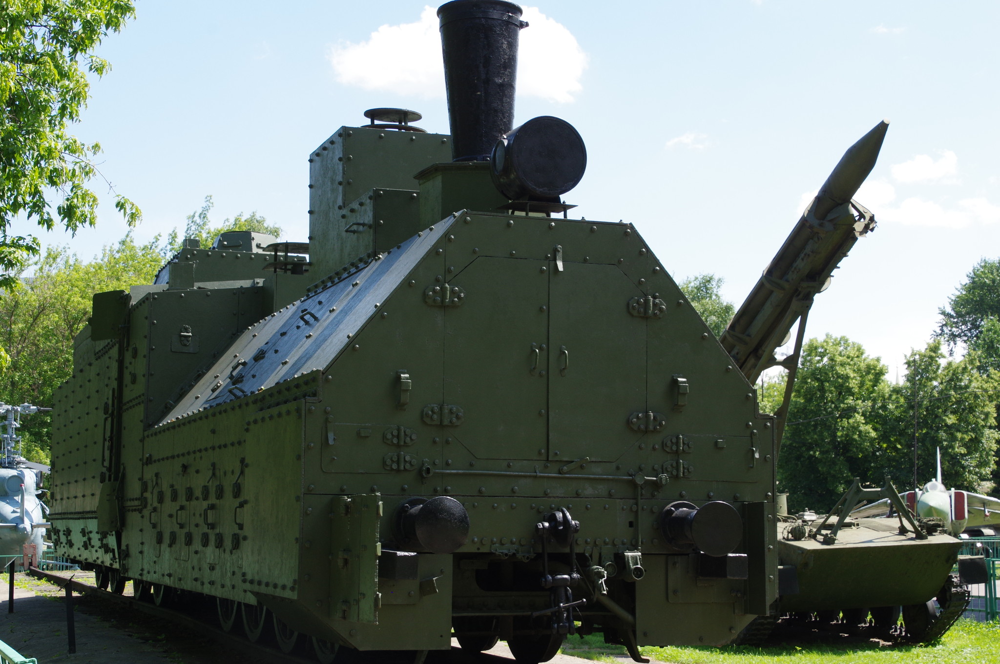 Бронепаровоз «ОВ» № 5067 бронепоезда «Красновосточник» (открытая площадка экспозиции военной техники Центрального музея Вооружённых Сил)