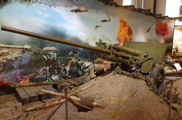 57-мм противотанковая пушка образца 1943 года ЗИС-2 (Центральный музей Вооружённых сил Российской Федерации)