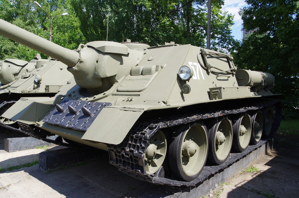 Самоходная артиллерийская установка СУ-100 в экспозиции Центрального музея Вооружённых сил Российской Федерации