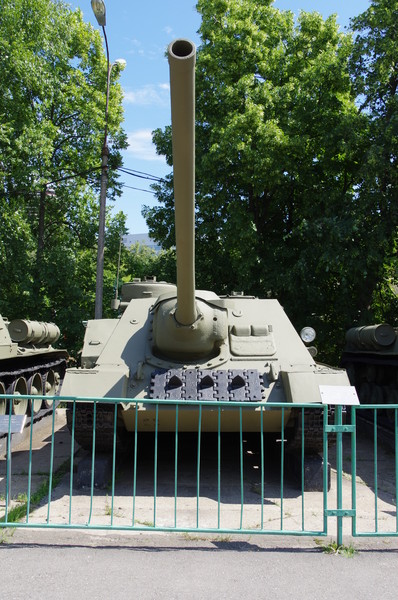 Самоходная артиллерийская установка СУ-100 в экспозиции Центрального музея Вооружённых сил Российской Федерации