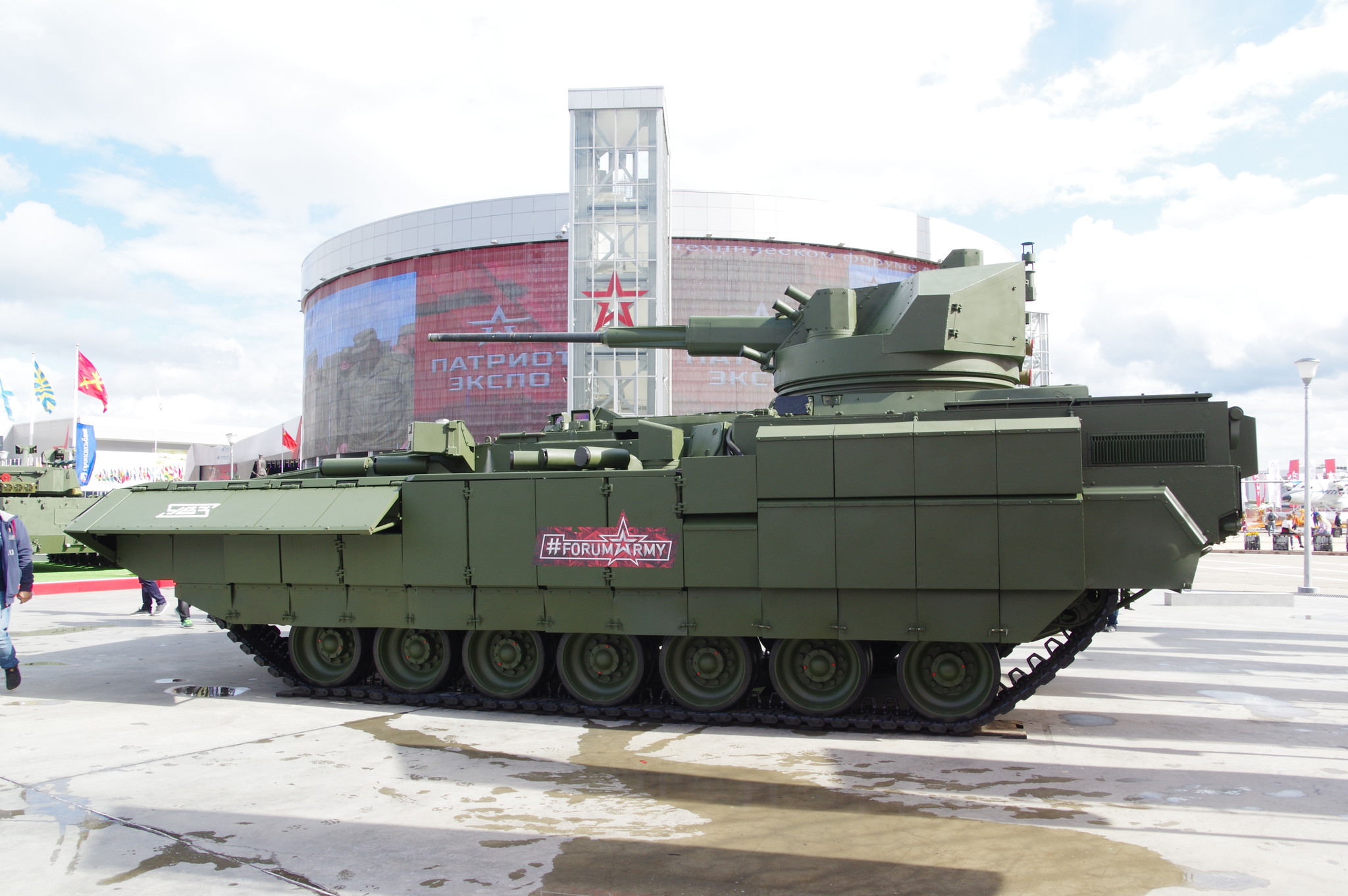 ТБМП Т-15 на перспективной тяжёлой гусеничной платформе «Армата»