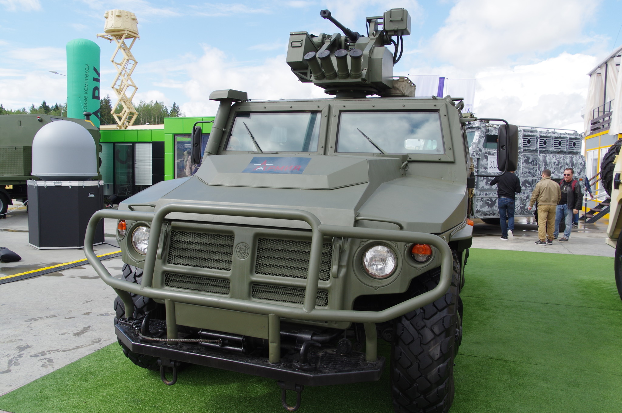 Бронеавтомобиль многоцелевого назначения «Тигр-М» АМН 233114, оснащённый дистанционно-управляемым модулем «Арбалет-ДМ» с 23-мм автоматической пушкой АП-23