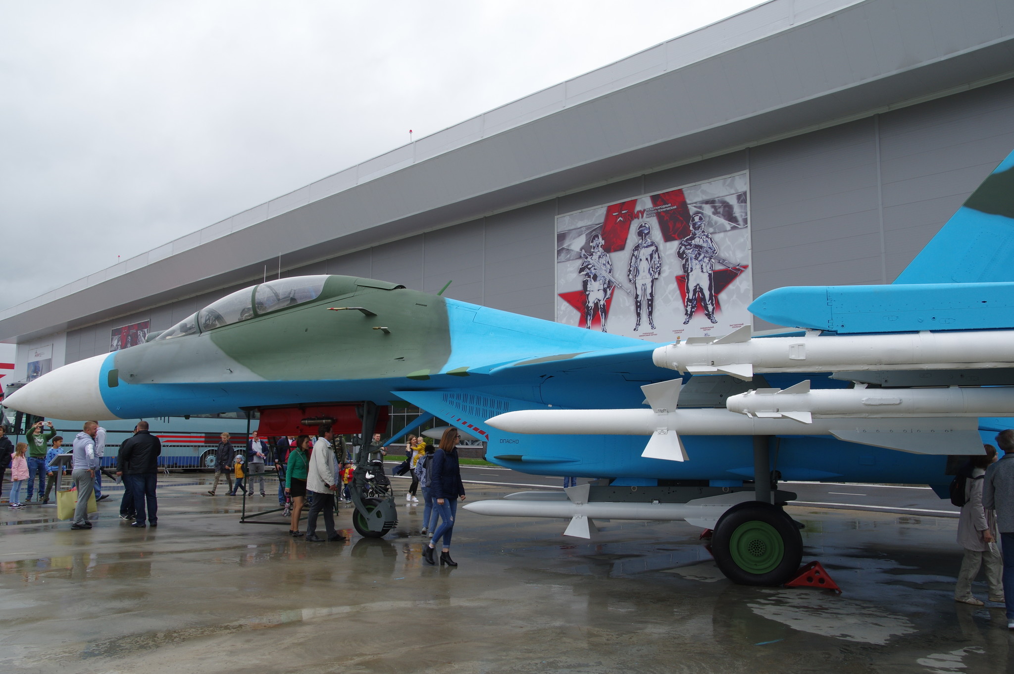 Всепогодный сверхзвуковой тяжёлый истребитель Су-27