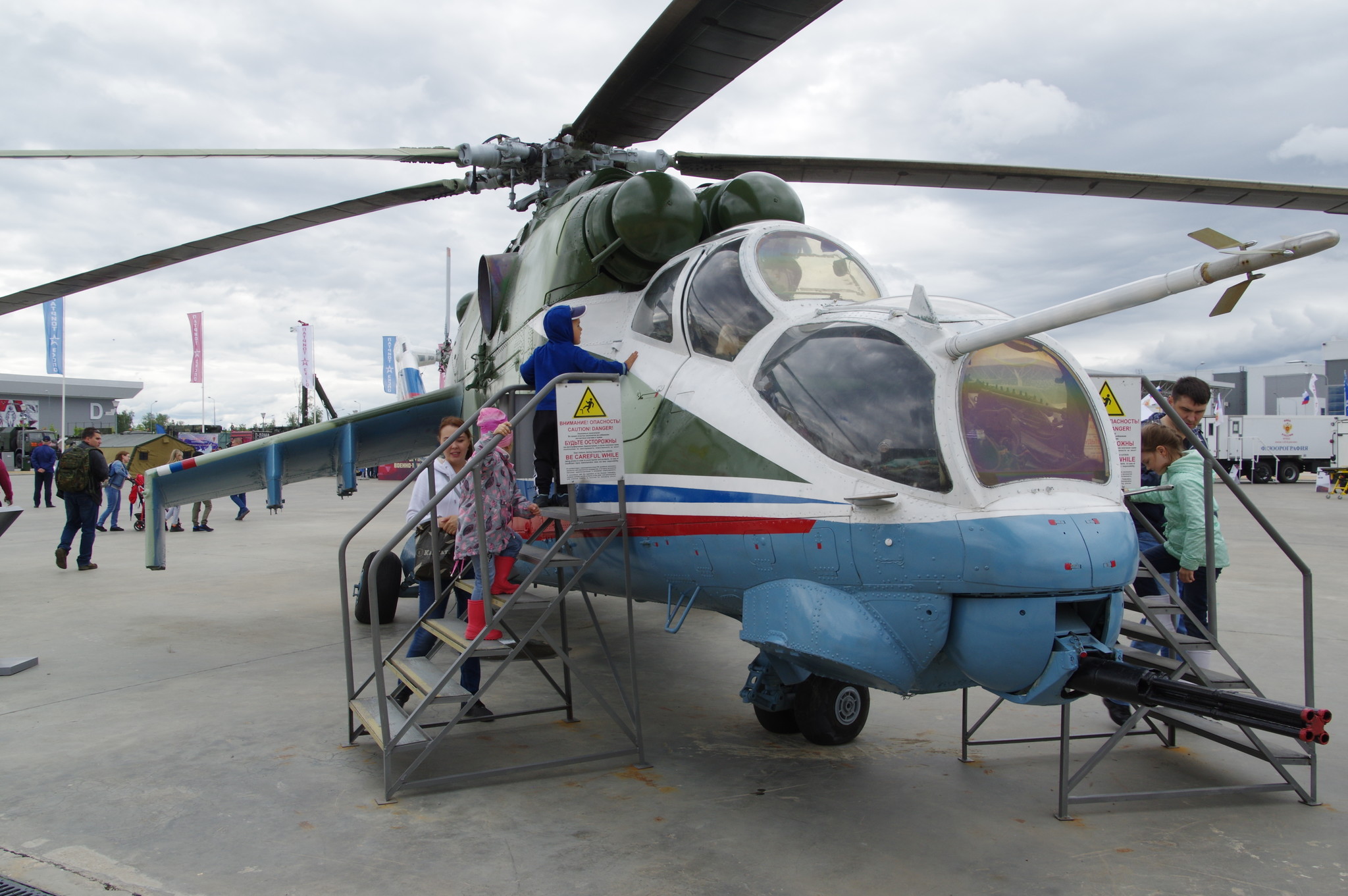 Вертолёт Ми-24 пилотажной группы «Беркуты»
