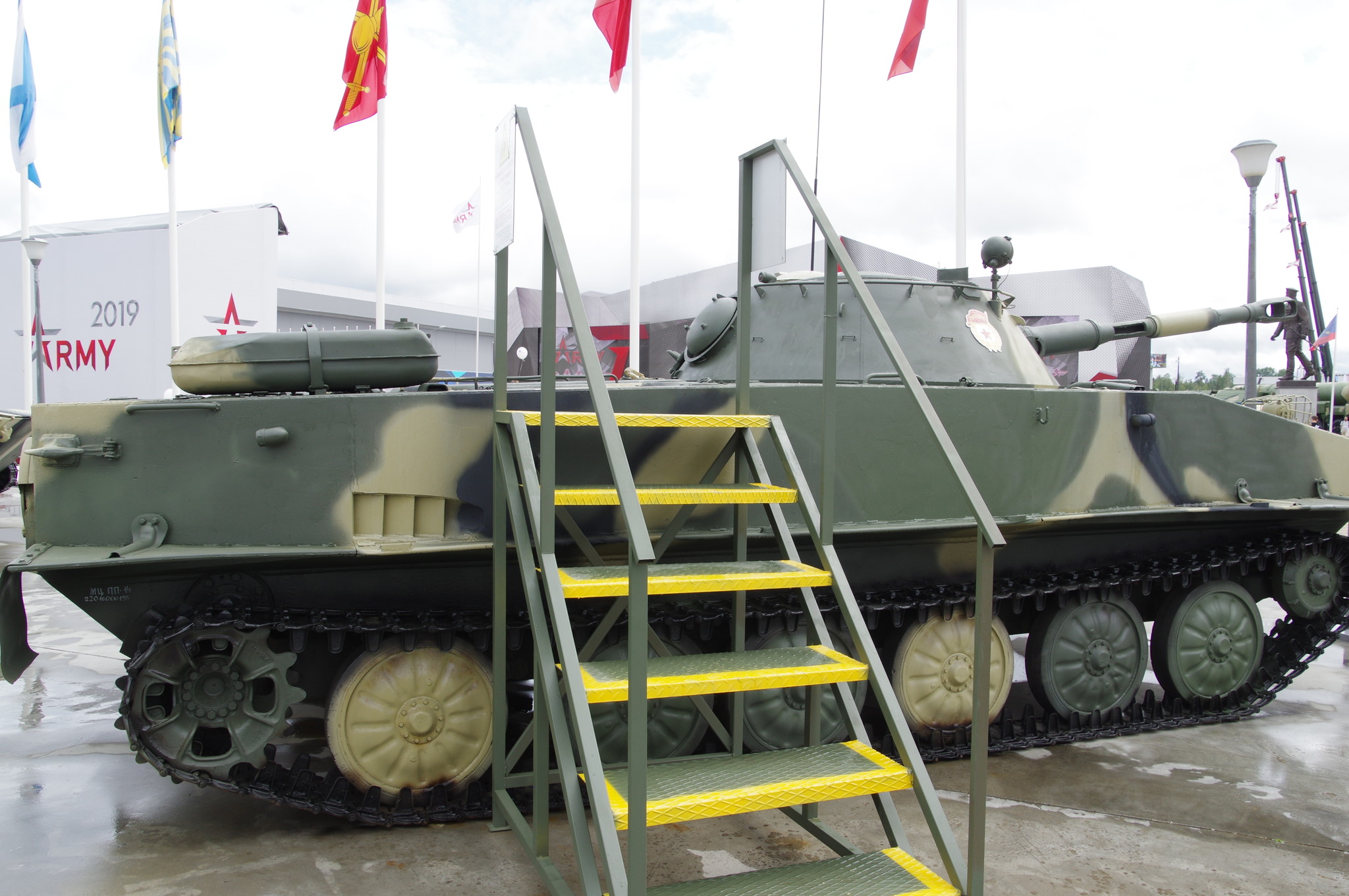 Лёгкий плавающий танк ПТ-76Б