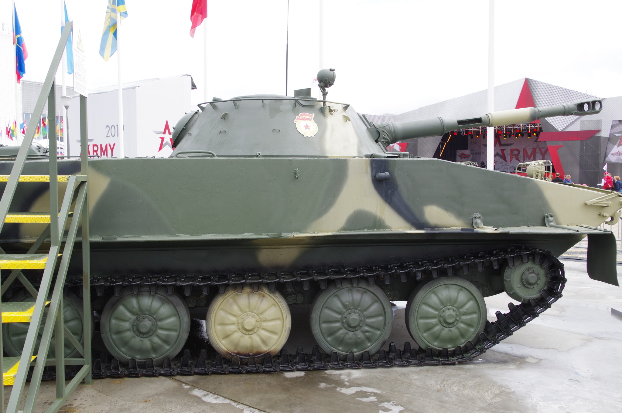 Лёгкий плавающий танк ПТ-76Б