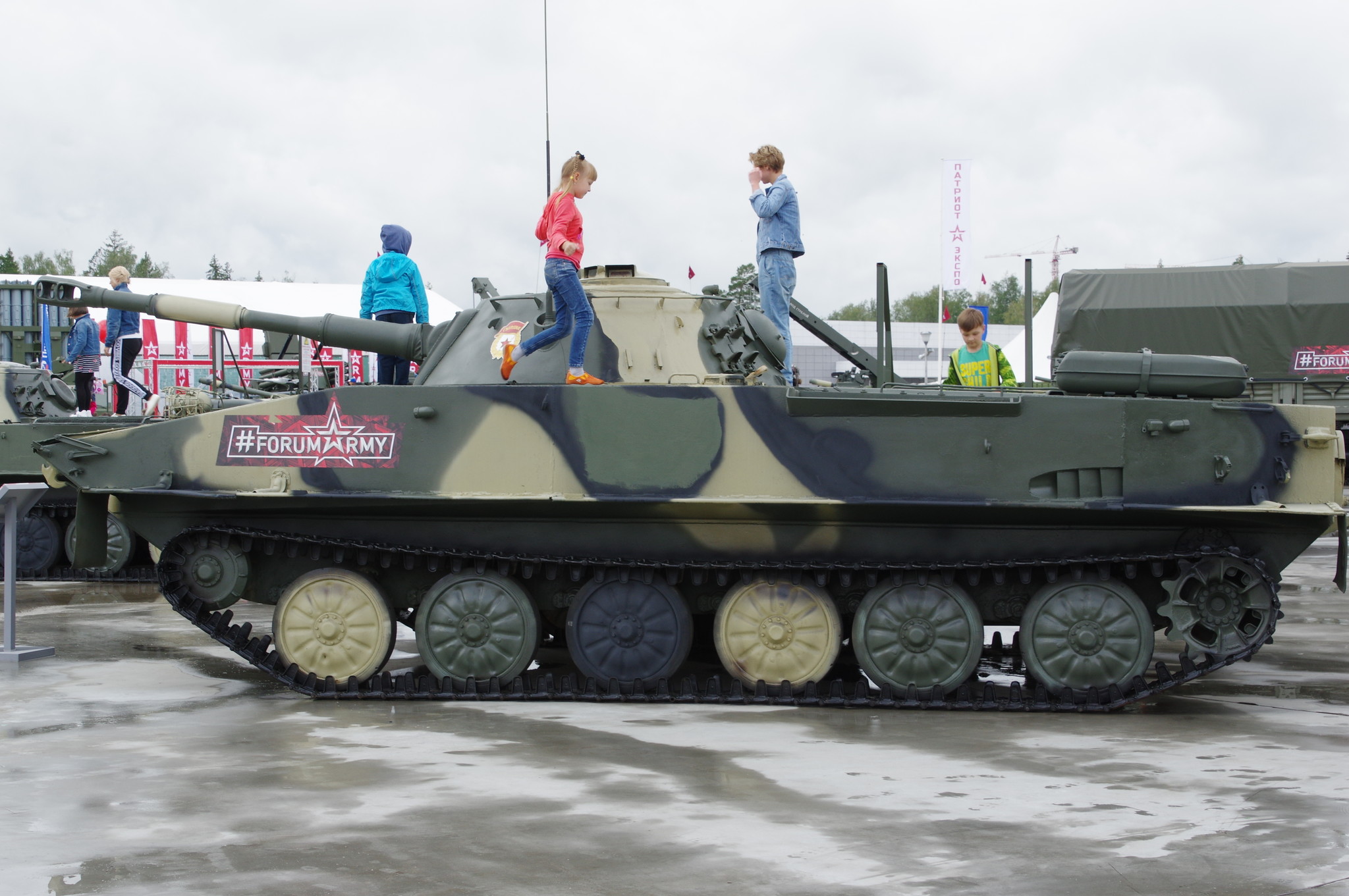 Лёгкий плавающий танк ПТ-76Б