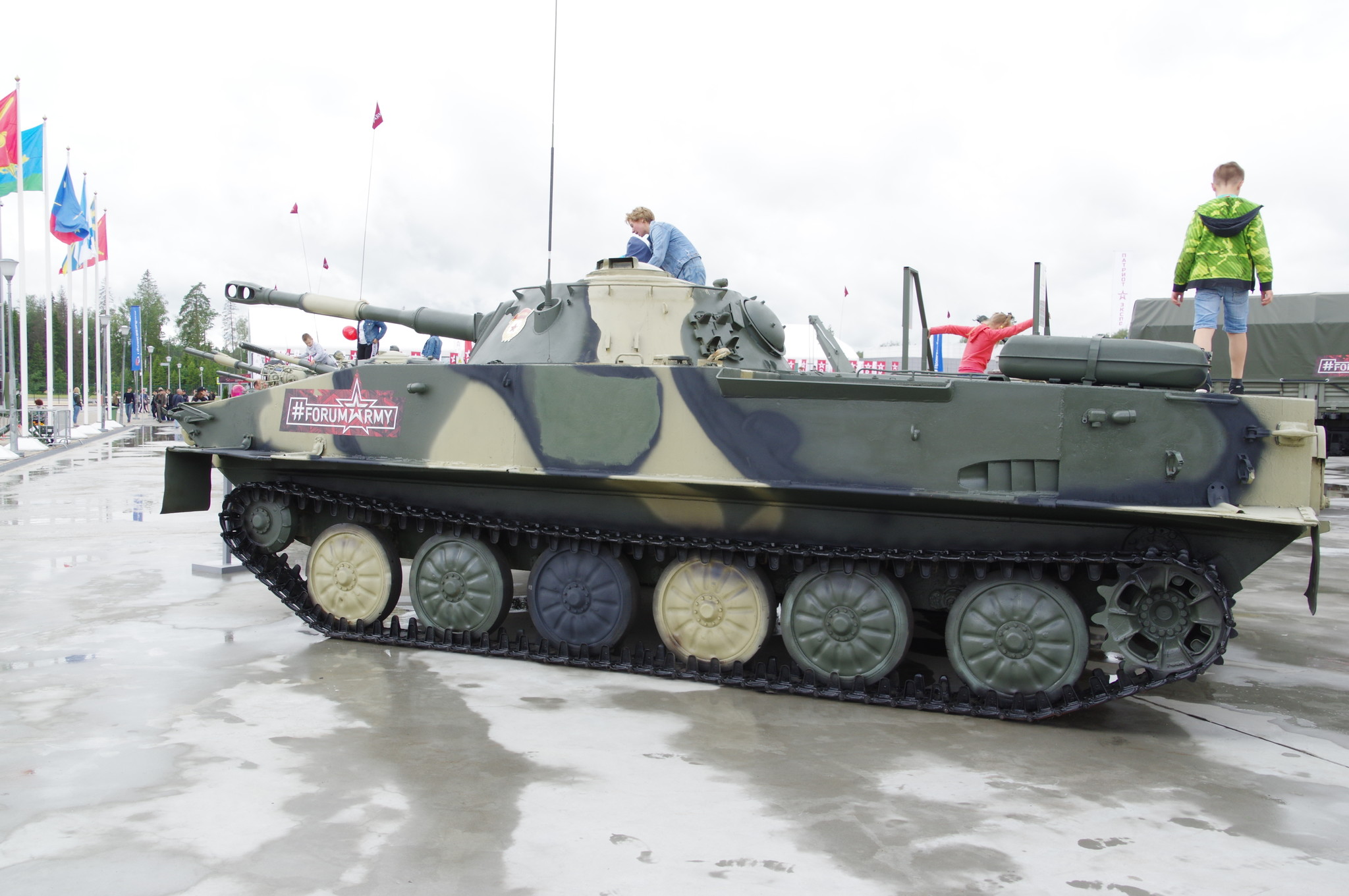 Лёгкий плавающий танк ПТ-76Б
