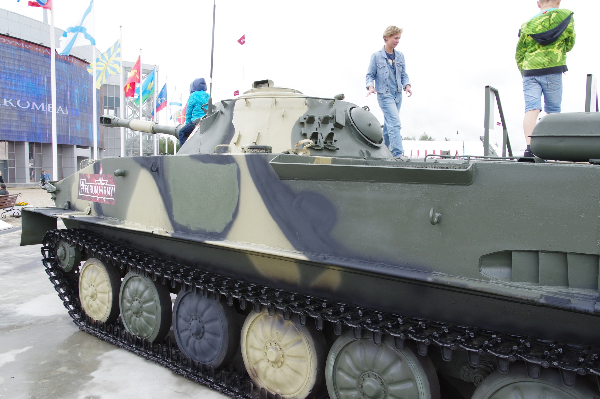 Лёгкий плавающий танк ПТ-76Б