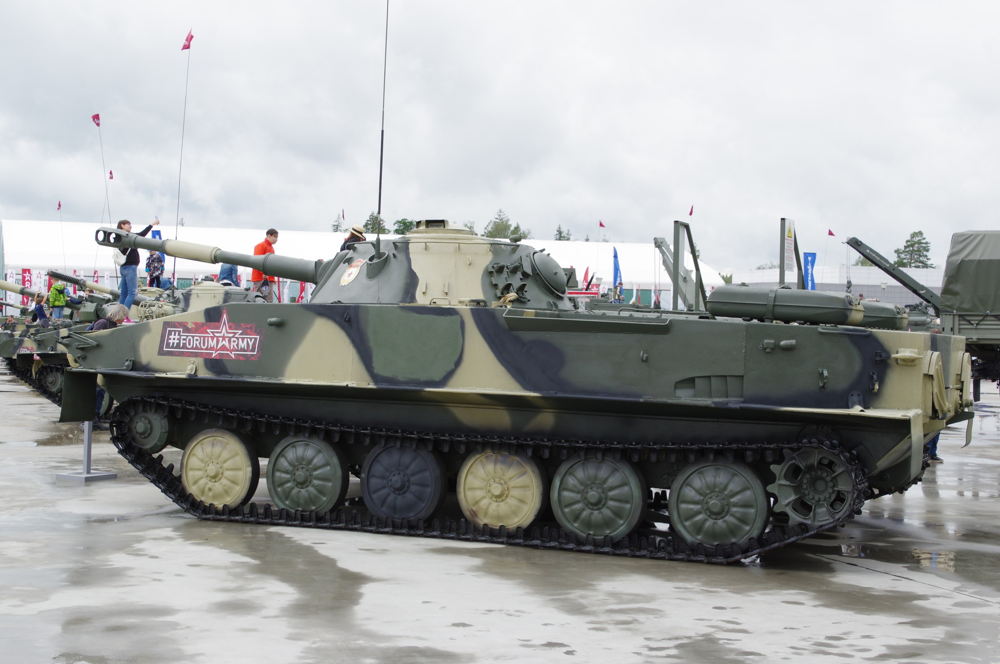 Лёгкий плавающий танк ПТ-76Б