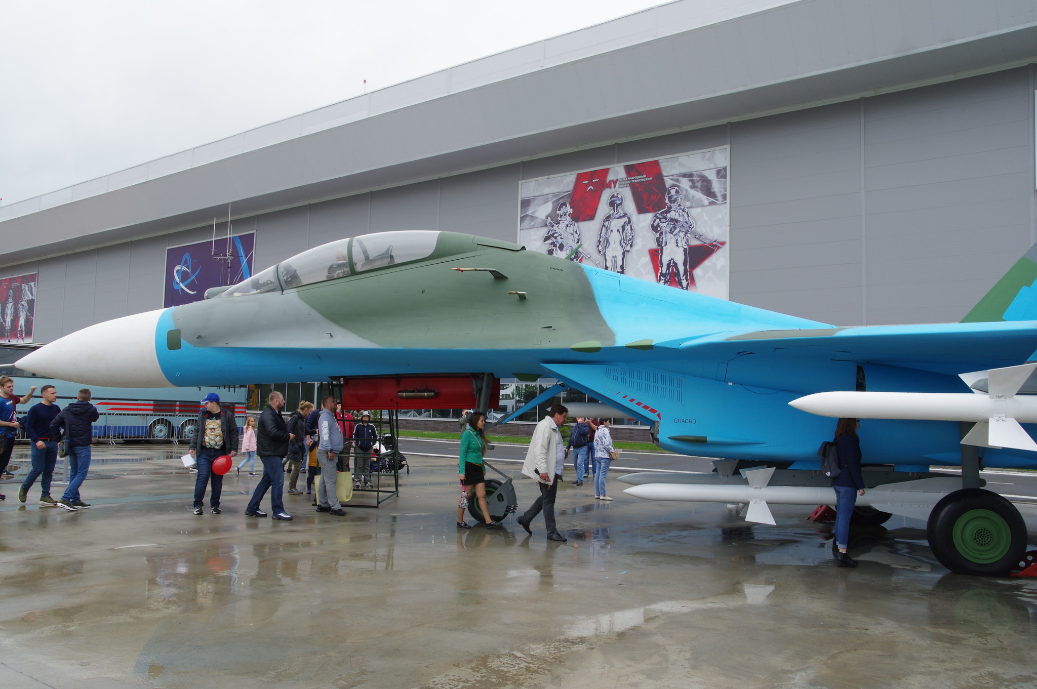Всепогодный сверхзвуковой тяжёлый истребитель Су-27