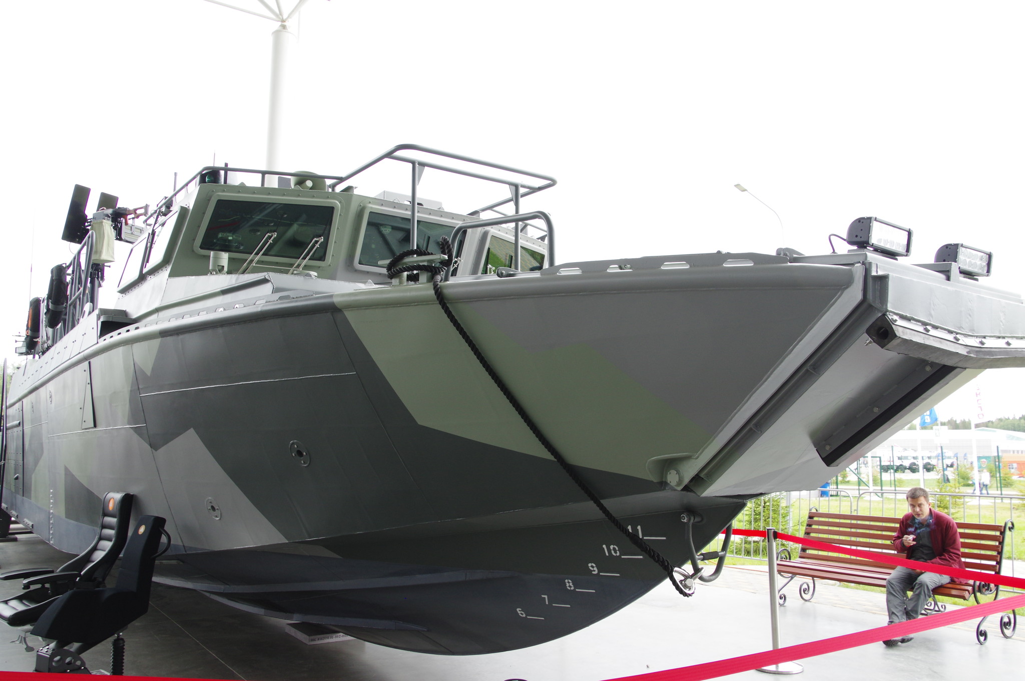 Скоростной транспортно-десантный катер БК-16Э