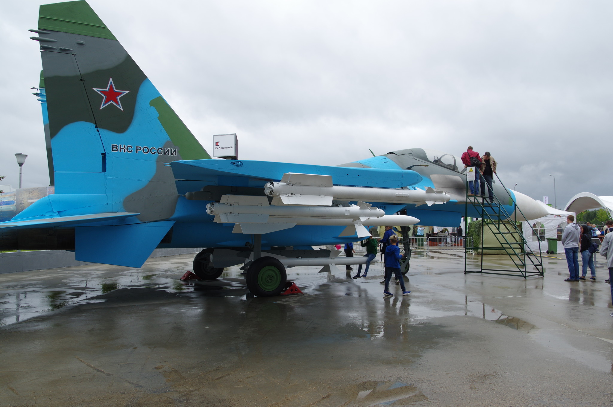 Всепогодный сверхзвуковой тяжёлый истребитель Су-27
