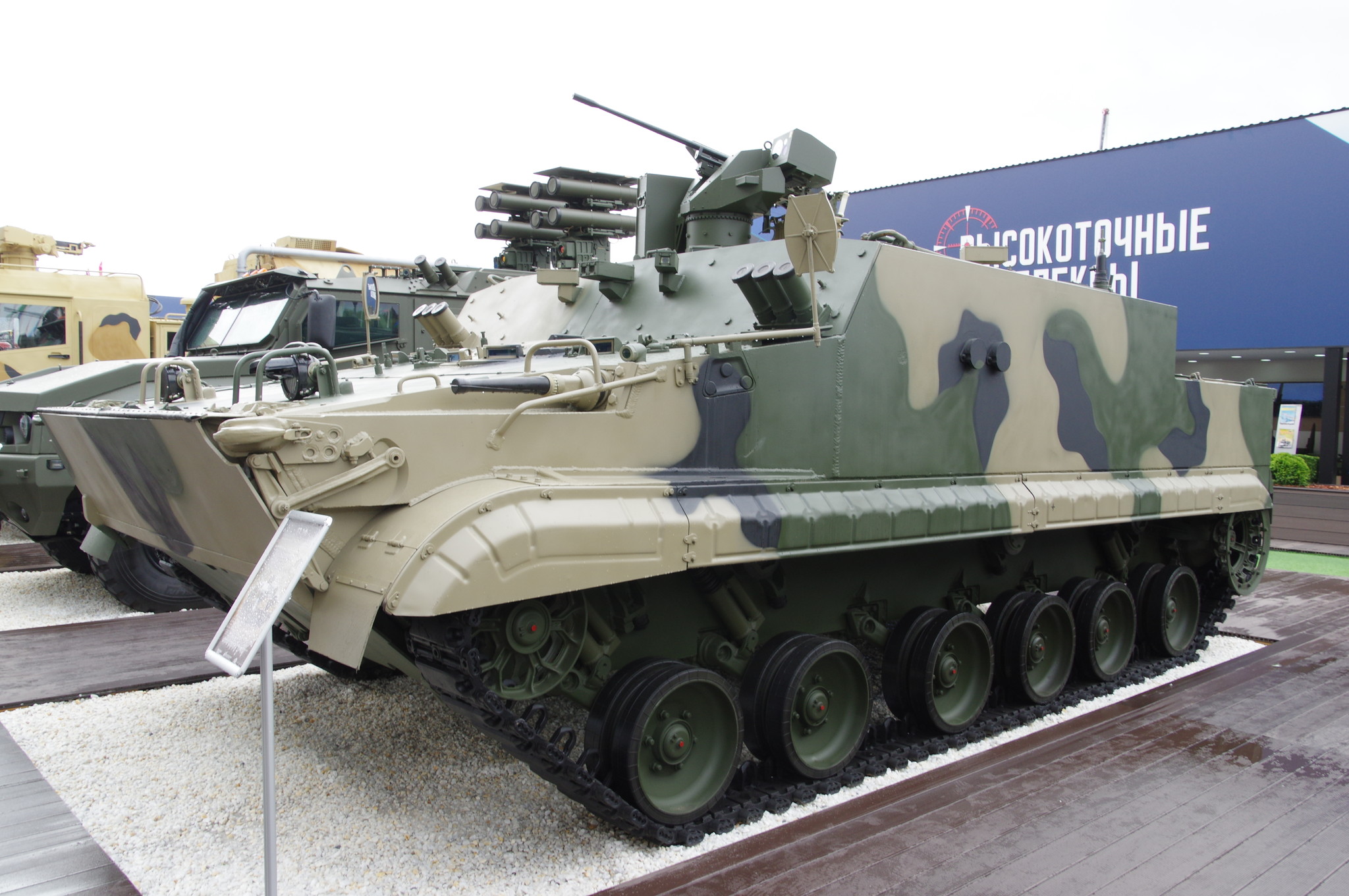 Гусеничный плавающий бронетранспортёр БТ-3Ф