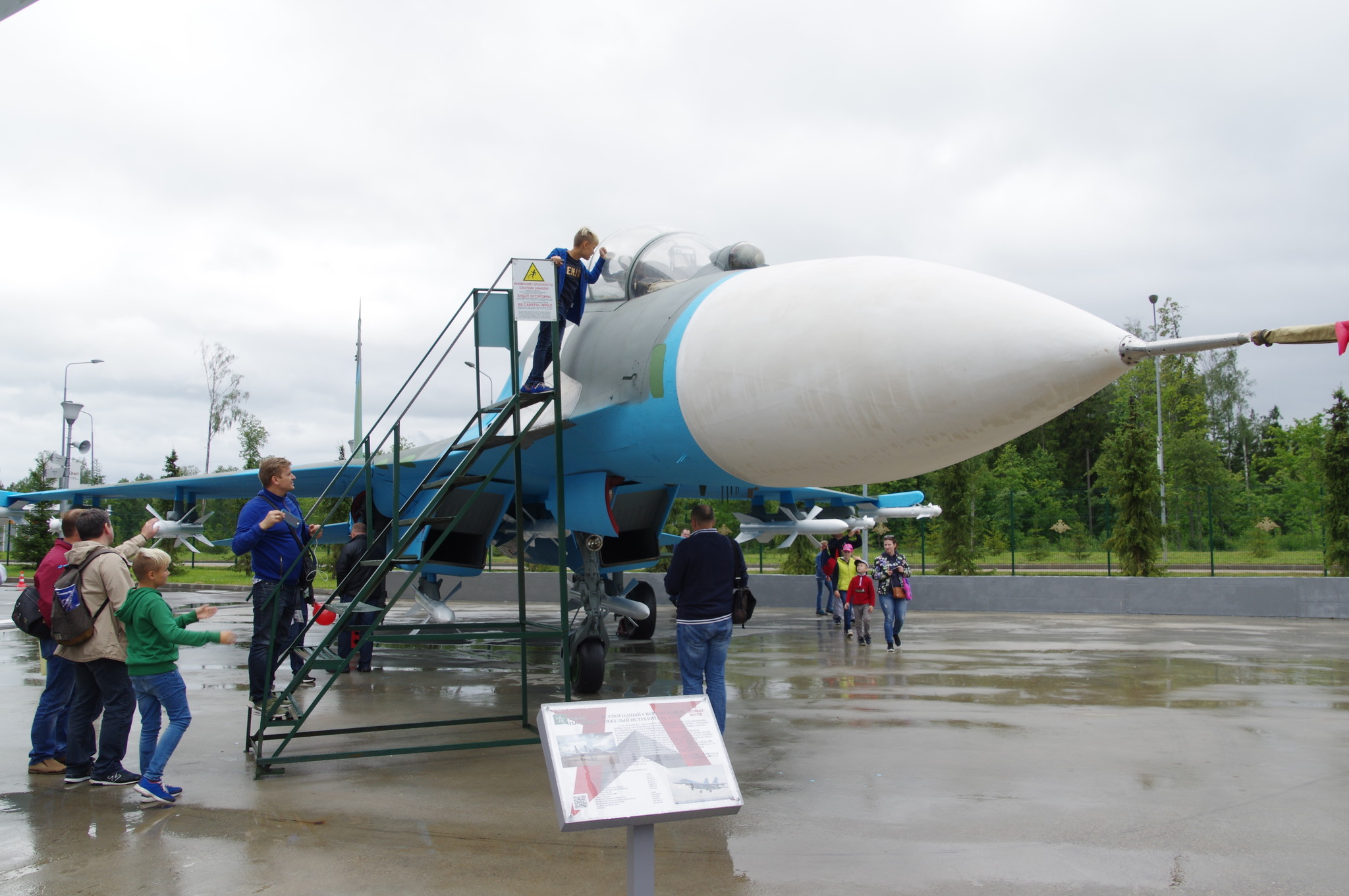Всепогодный сверхзвуковой тяжёлый истребитель Су-27