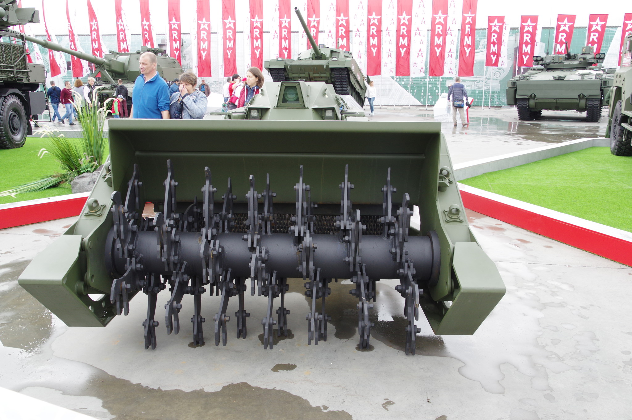 Многофункциональный робототехнический комплекс разминирования «Уран-6»