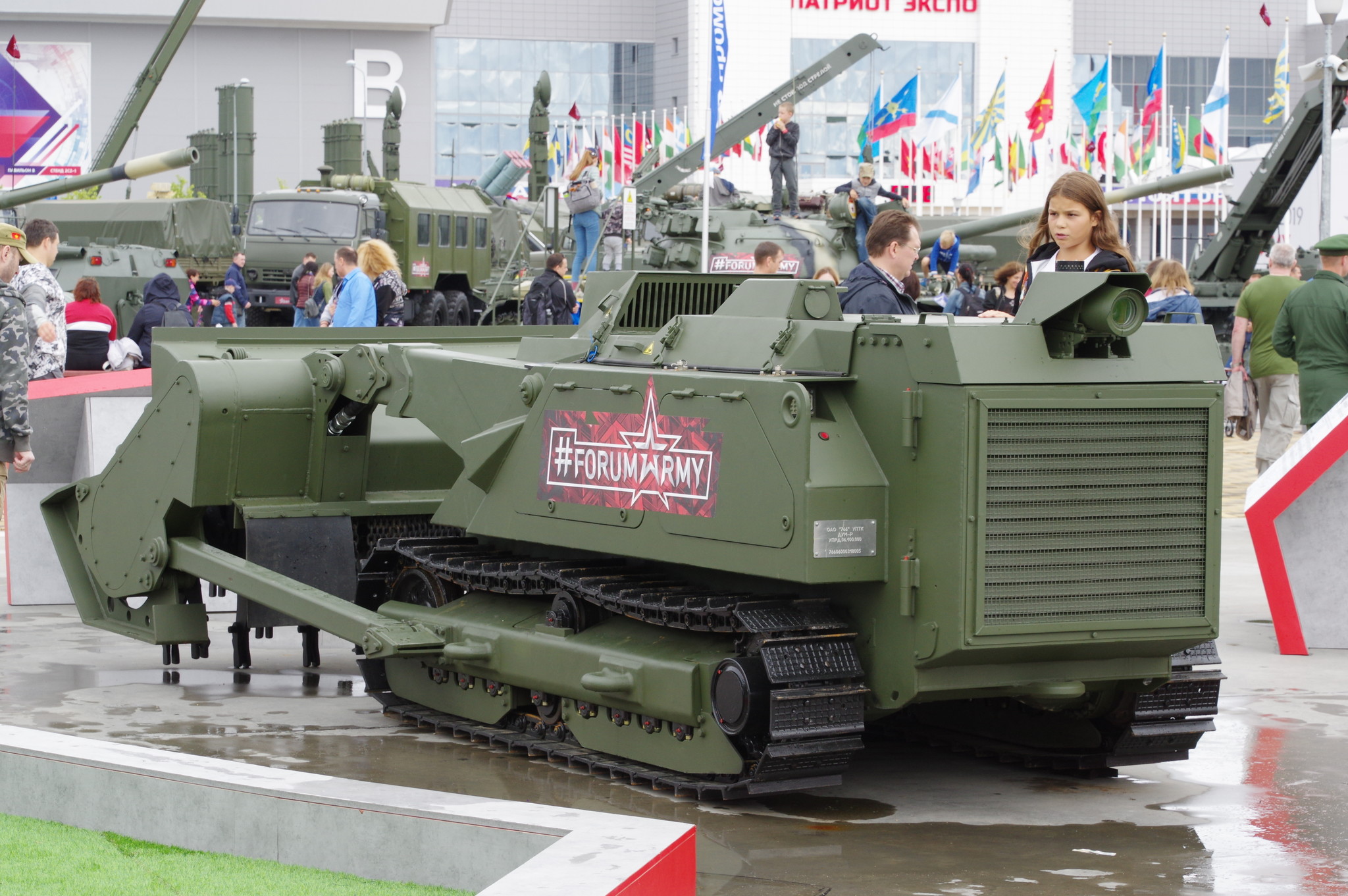 Многофункциональный робототехнический комплекс разминирования «Уран-6»