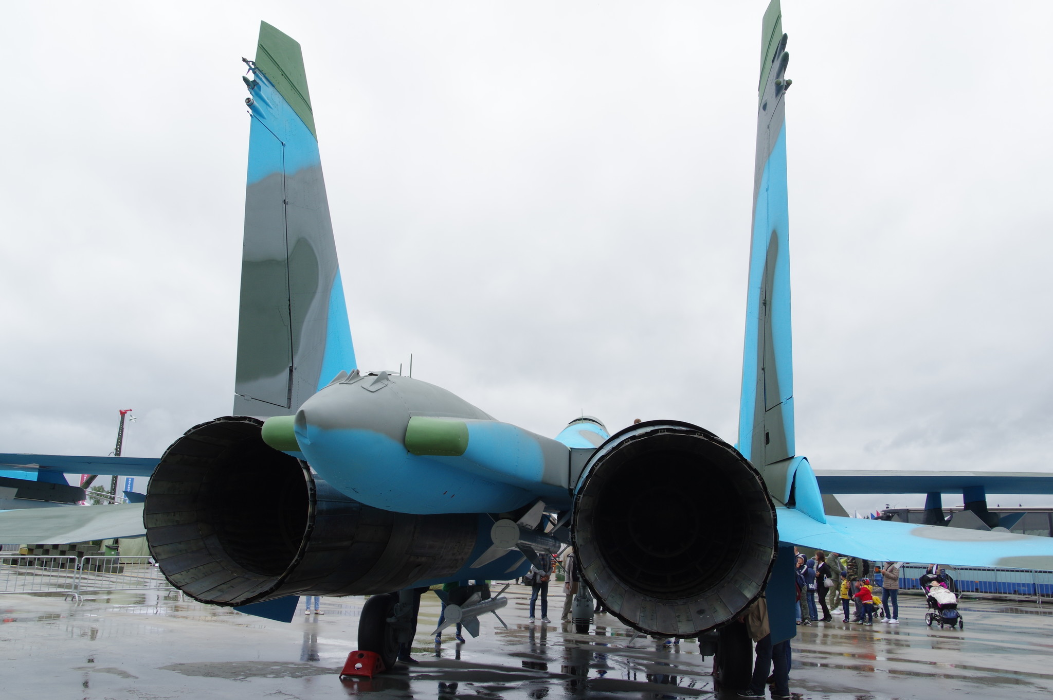 Всепогодный сверхзвуковой тяжёлый истребитель Су-27