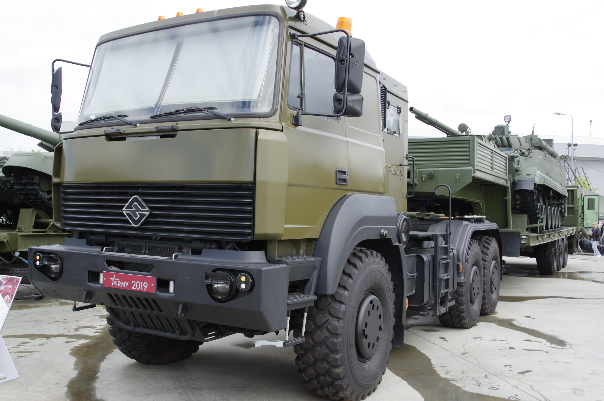 Автомобиль УРАЛ-63704 с полуприцепом ЧМЗАП-9990 0073-03