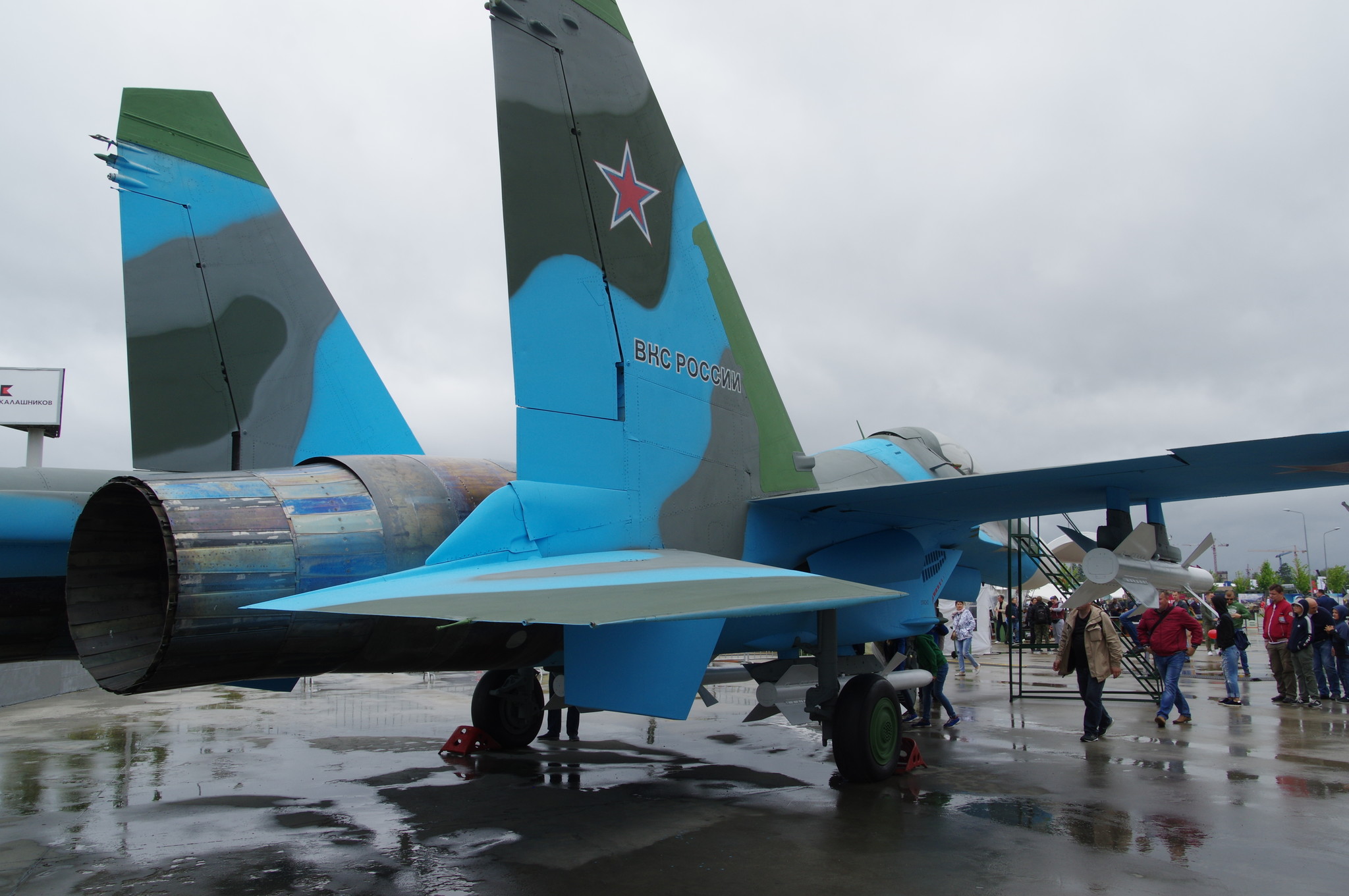 Всепогодный сверхзвуковой тяжёлый истребитель Су-27