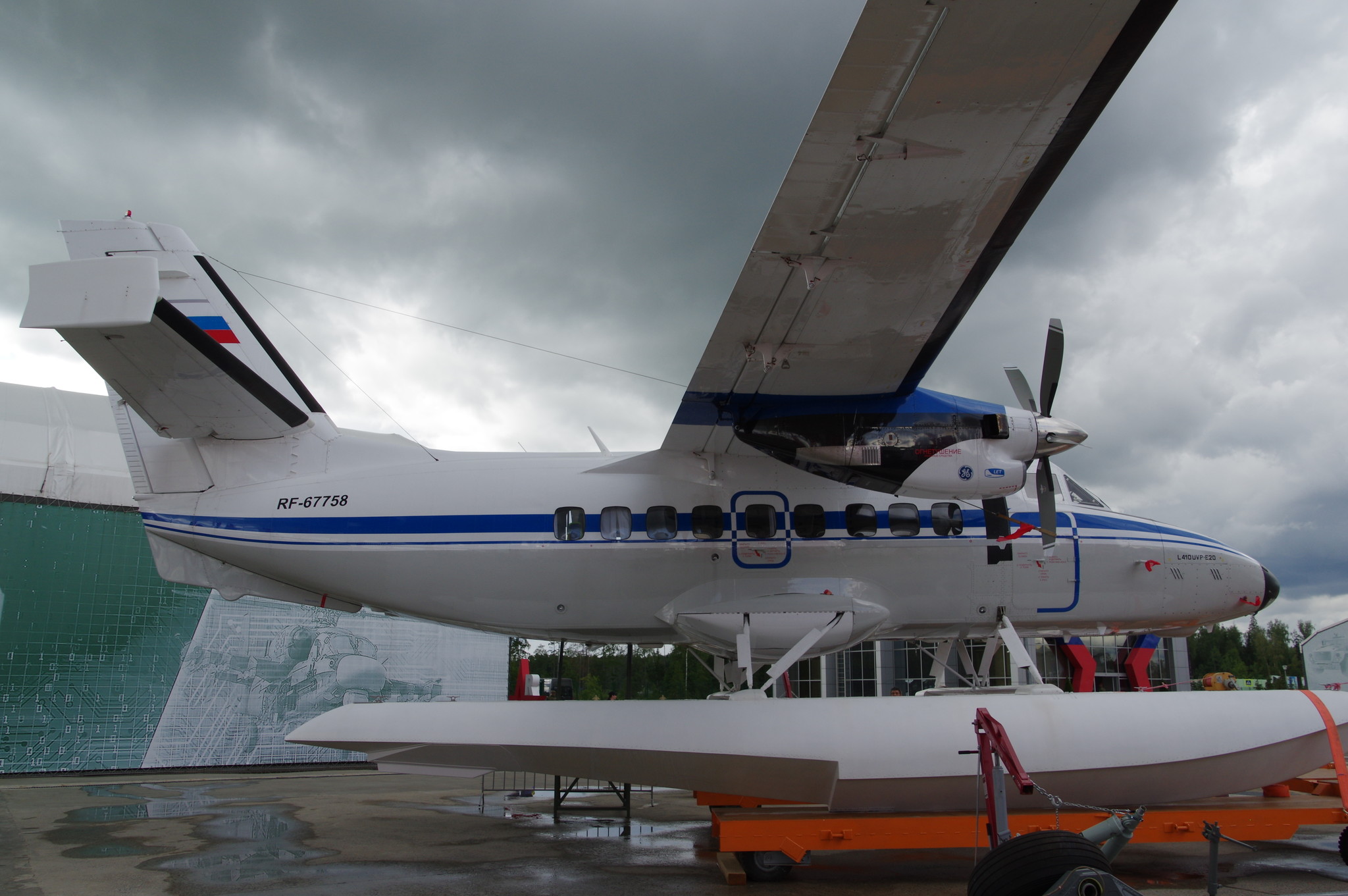 самолёт L-410 UVP-E20