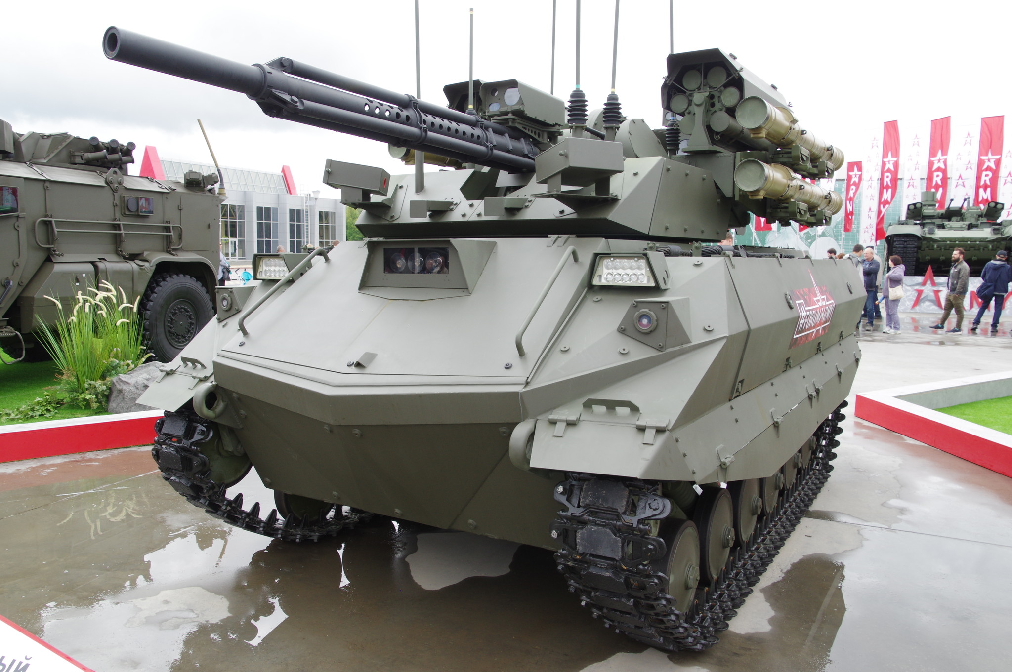 Боевой многофункциональный робототехнический комплекс «Уран-9»