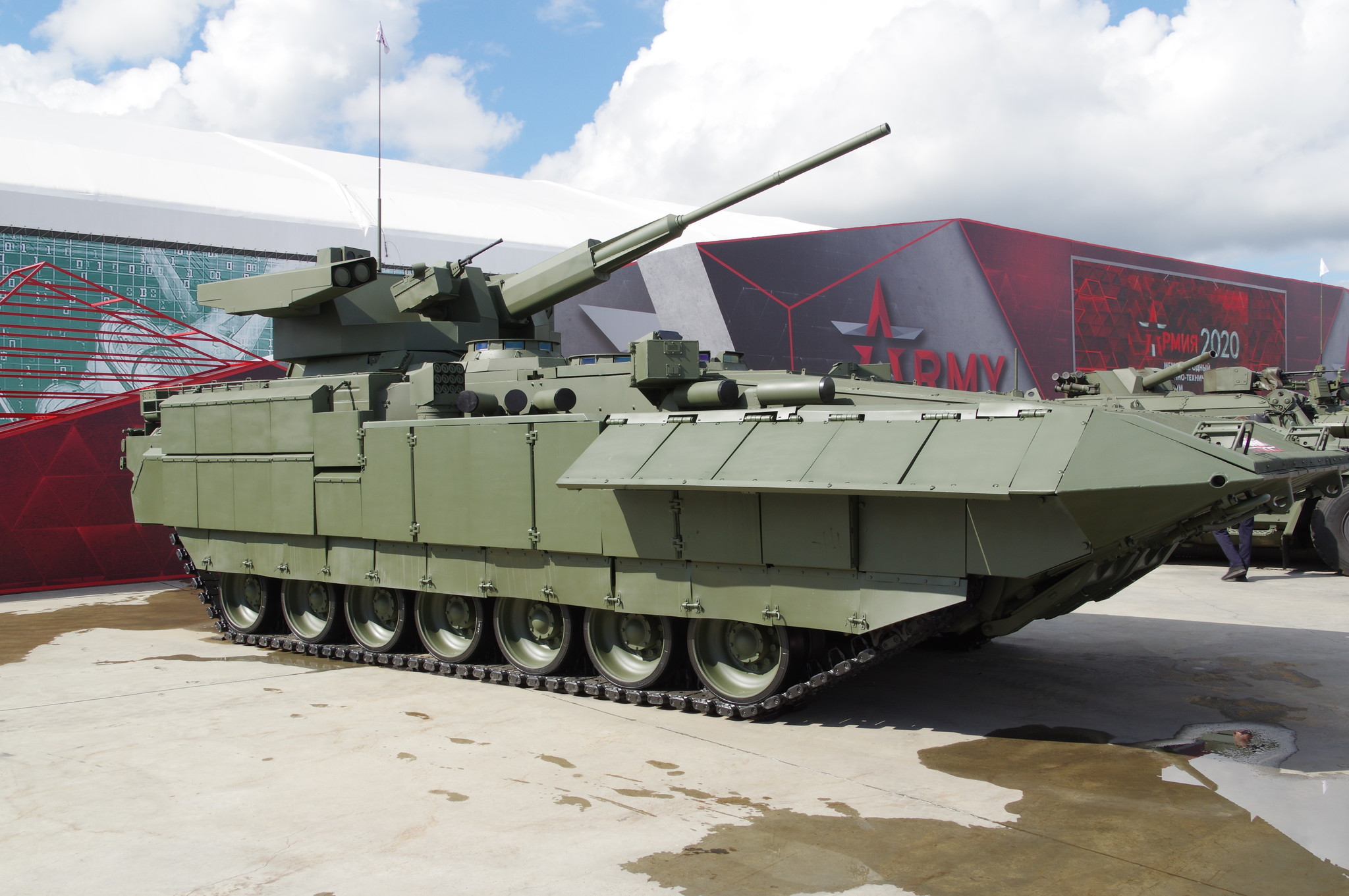 Боевая машина пехоты «Армата» Т-15 с боевым модулем «Кинжал»