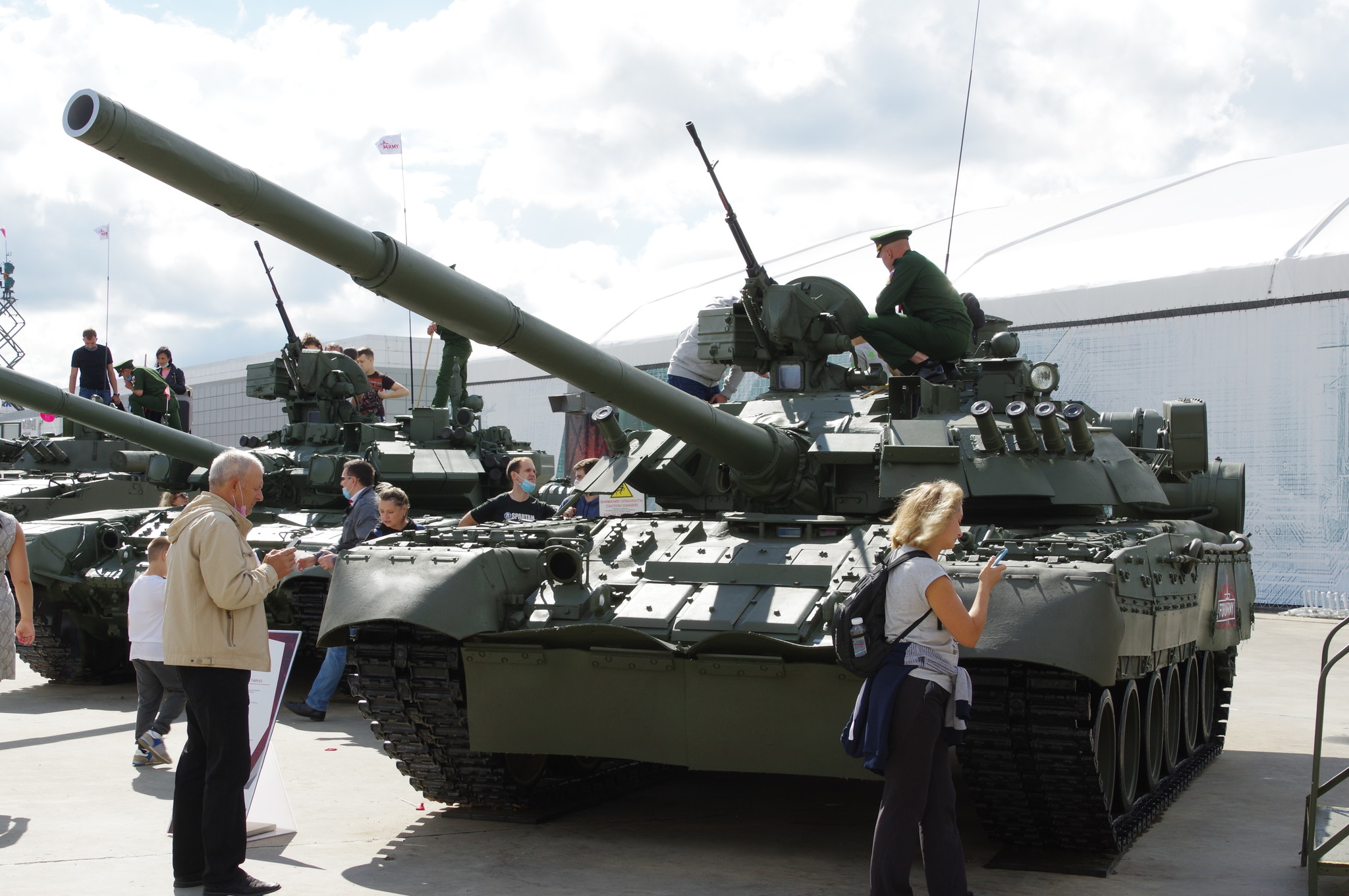 Основной боевой танк Т-80У-Е1