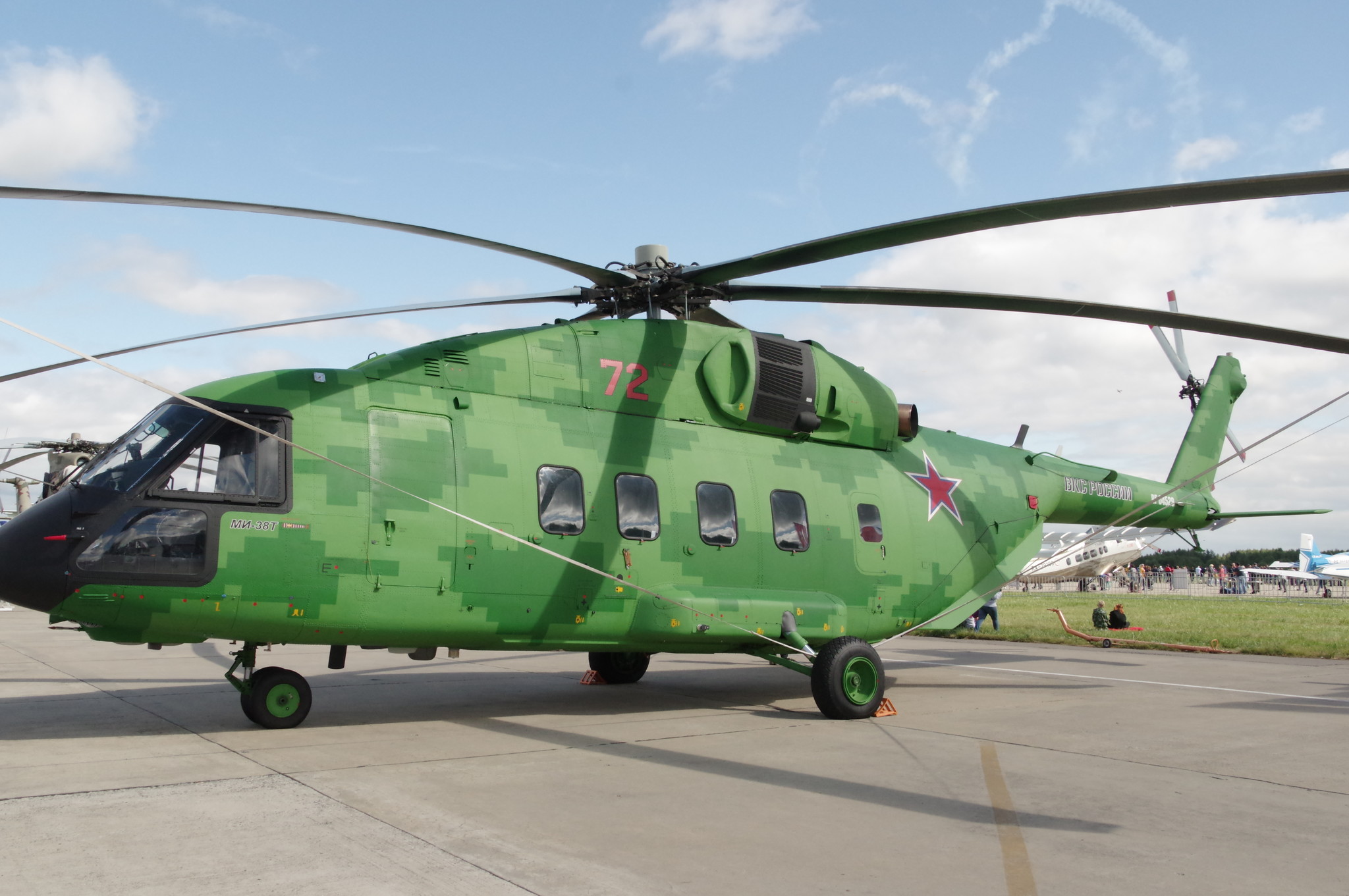Военно-транспортный вертолёт Ми-38Т