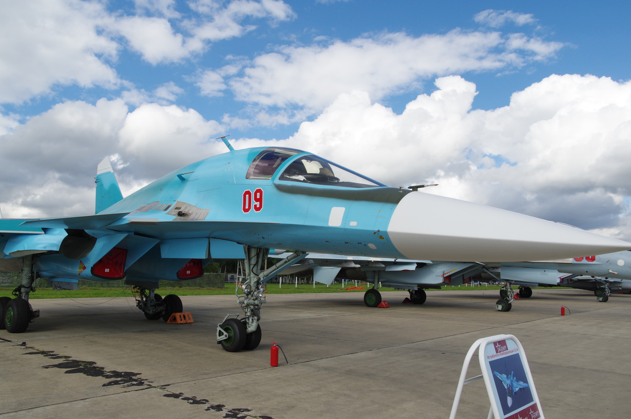 Многофункциональный сверхзвуковой истребитель-бомбардировщик Су-34