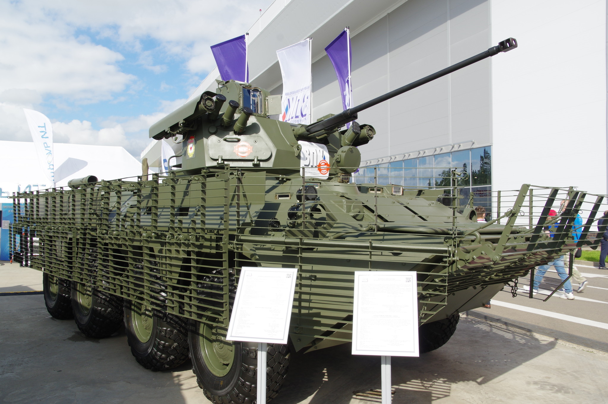 Бронетранспортёр БТР-82АТ с дистанционно управляемым боевым модулем БТР-БМ