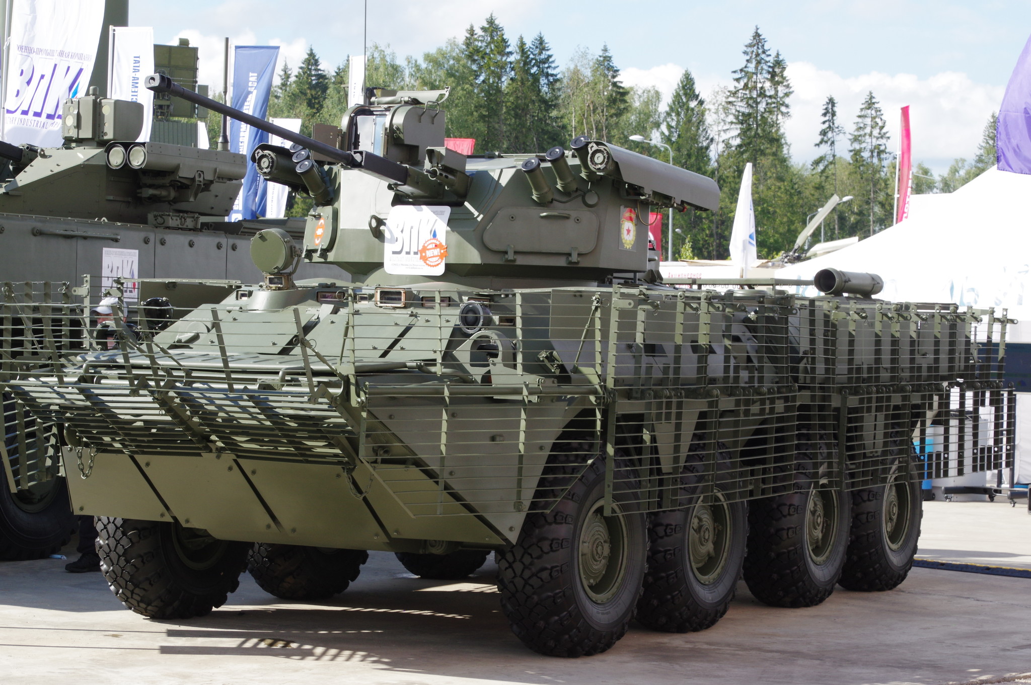 Бронетранспортёр БТР-82АТ с дистанционно управляемым боевым модулем БТР-БМ