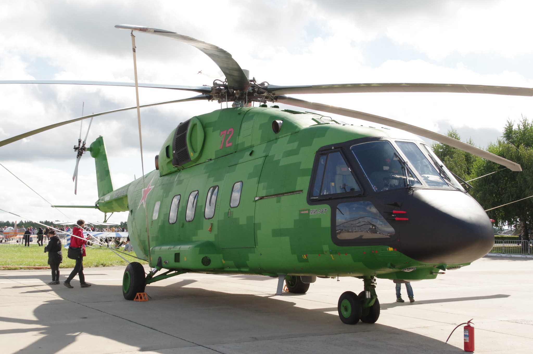 Военно-транспортный вертолёт Ми-38Т