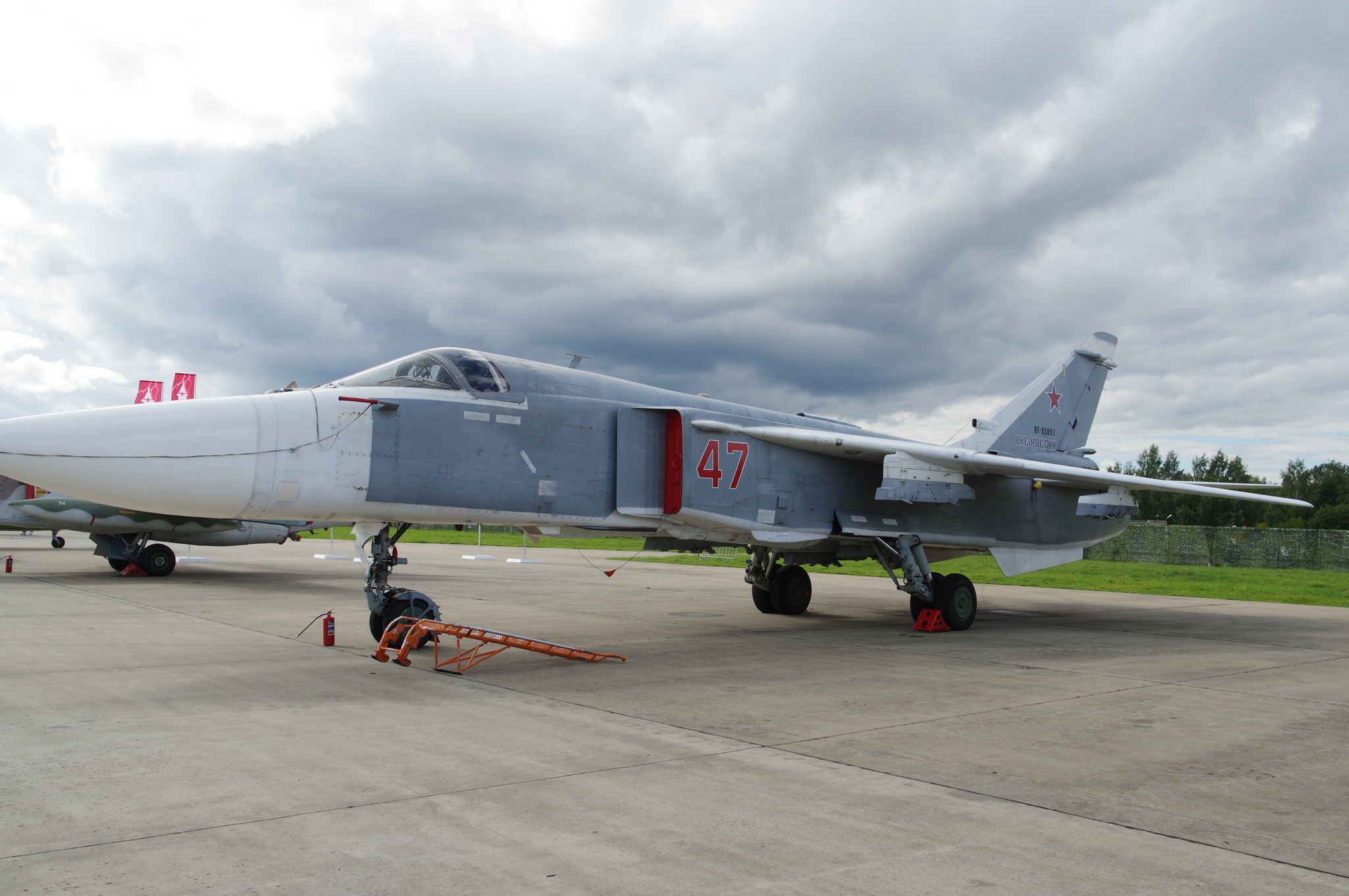 Фронтовой бомбардировщик Су-24М