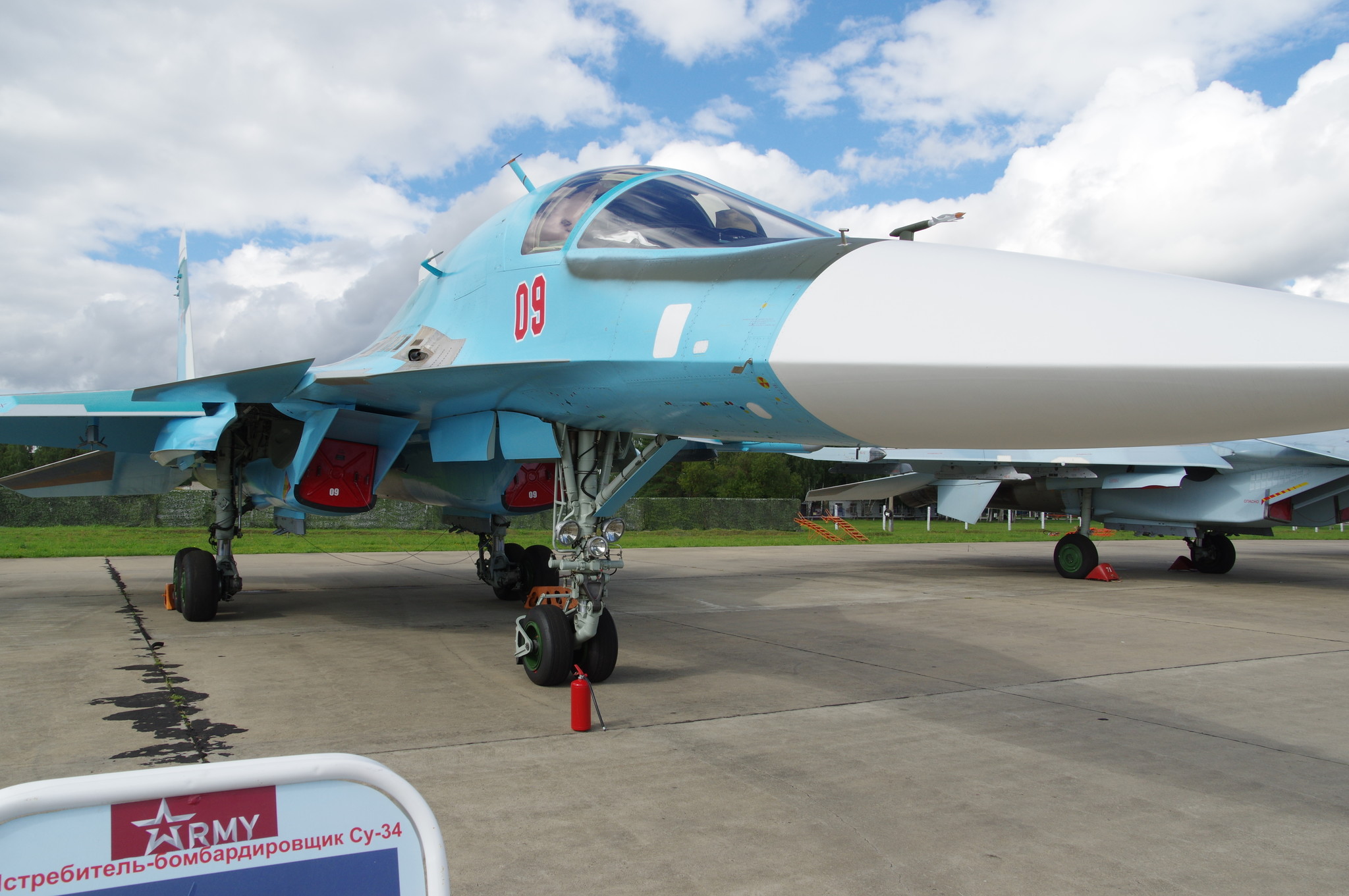 Многофункциональный сверхзвуковой истребитель-бомбардировщик Су-34