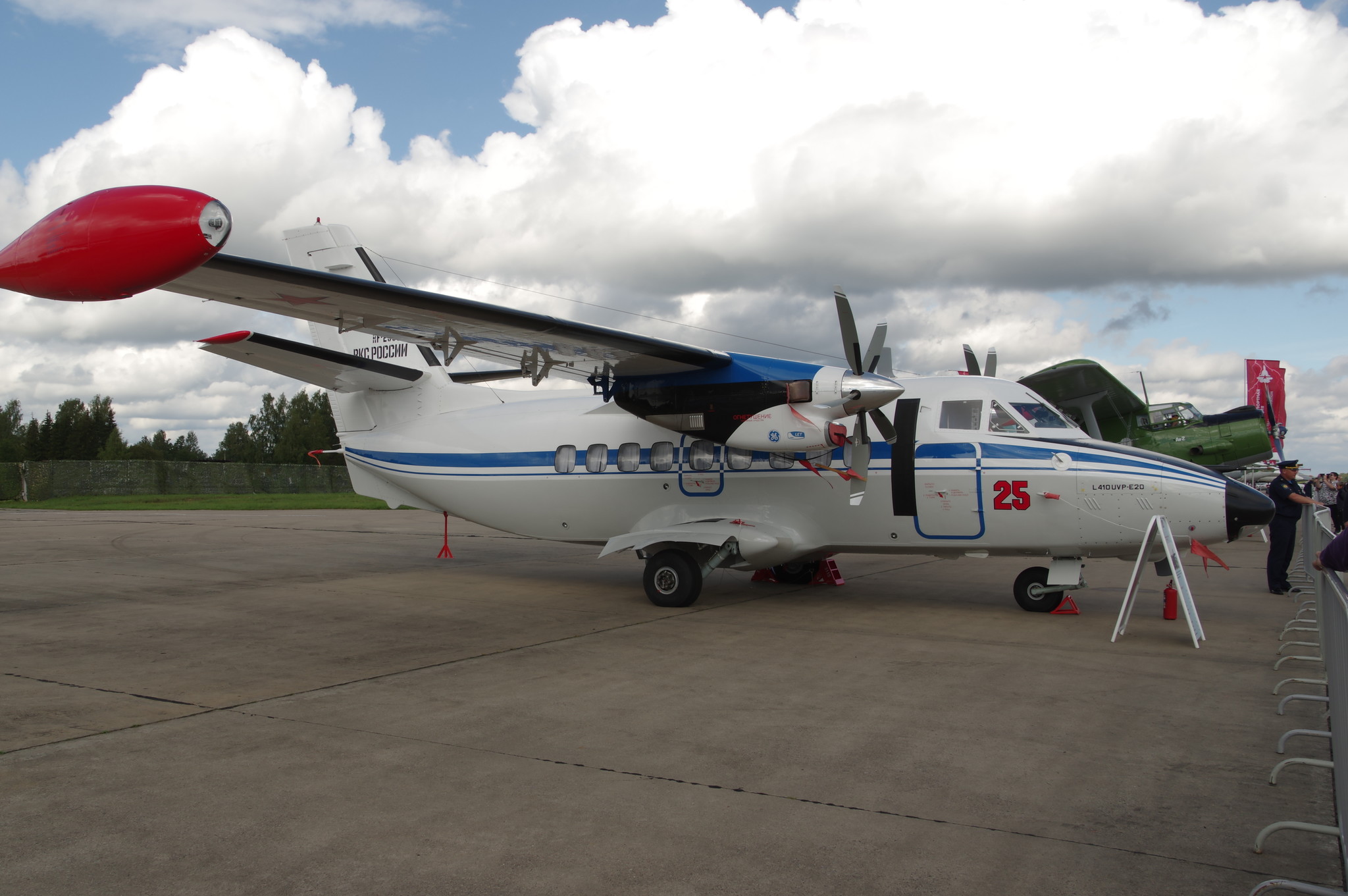 Учебно-тренировочный самолёт L-410 UVP-E20