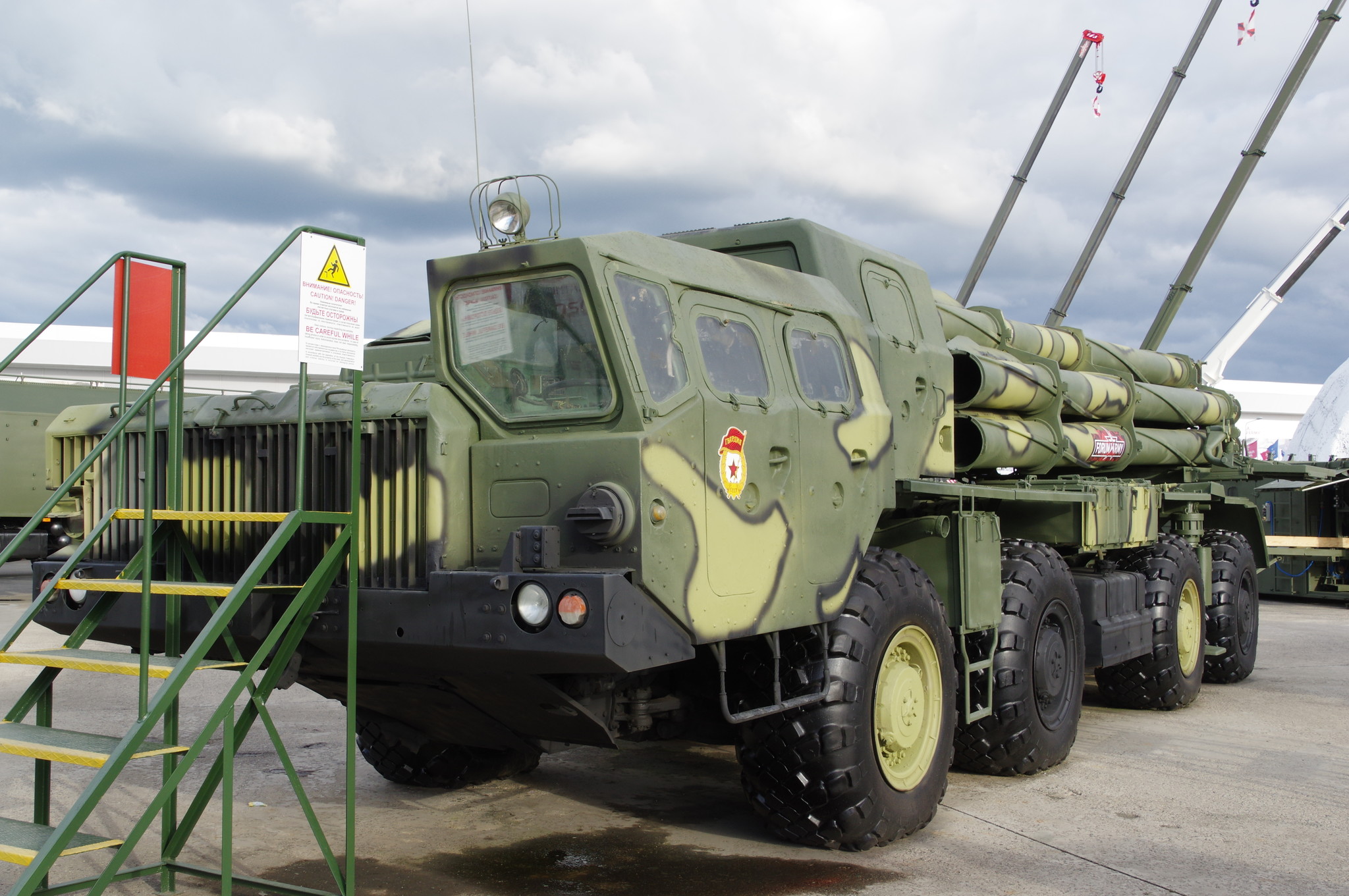Боевая машина РСЗО «Смерч» 9А52