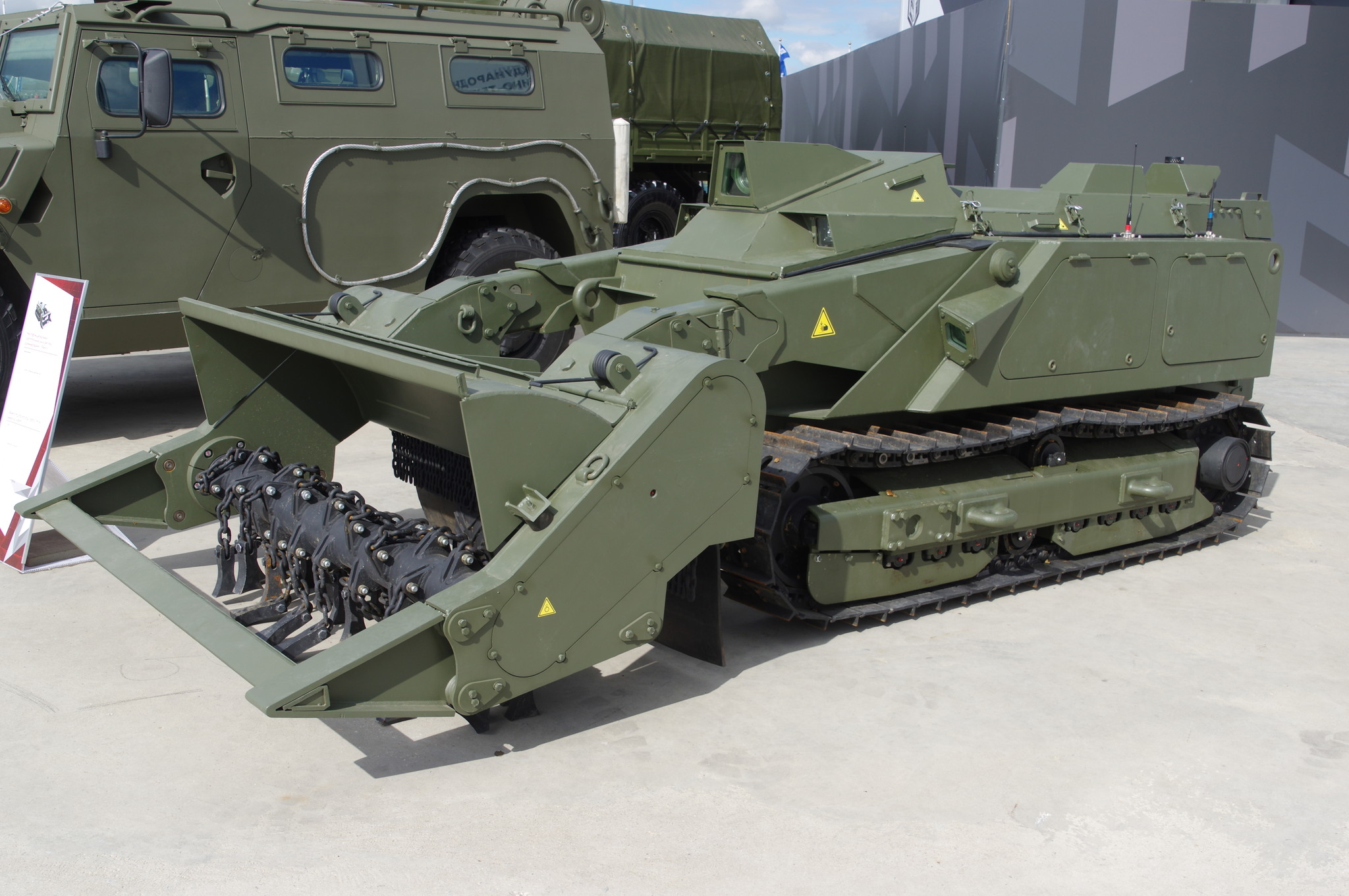 Многофункциональный робототехнический комплекс разминирования «Уран-6»