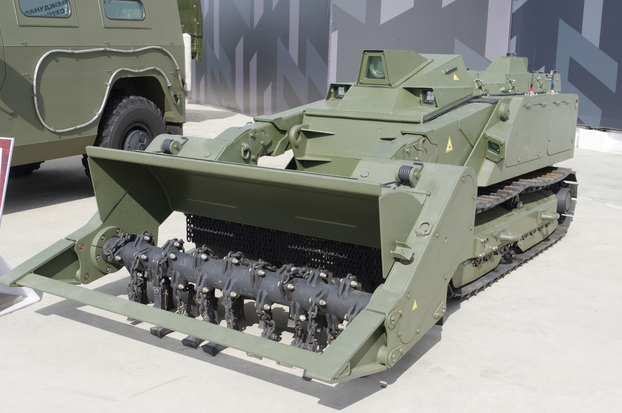 Многофункциональный робототехнический комплекс разминирования «Уран-6»