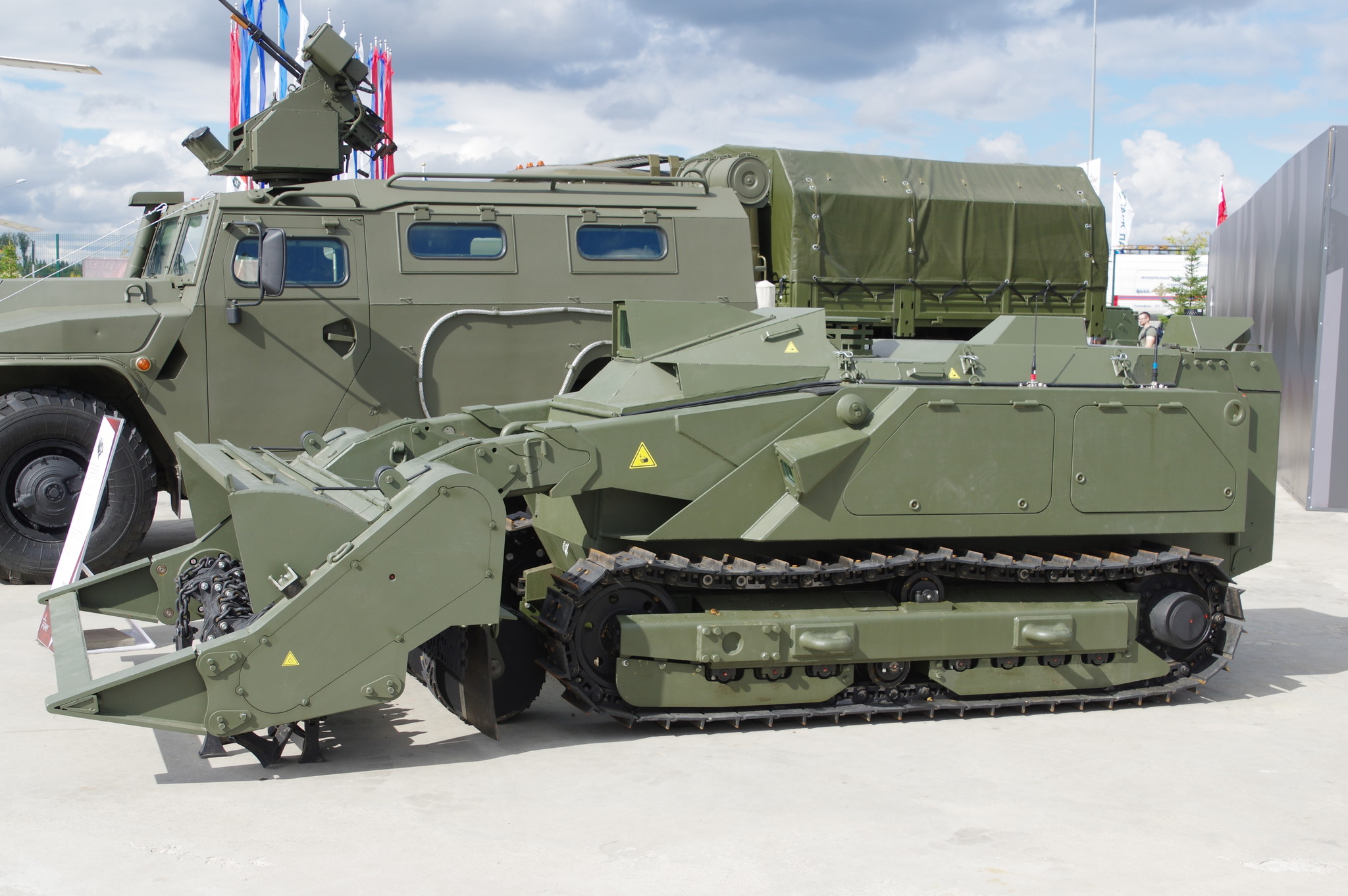 Многофункциональный робототехнический комплекс разминирования «Уран-6»