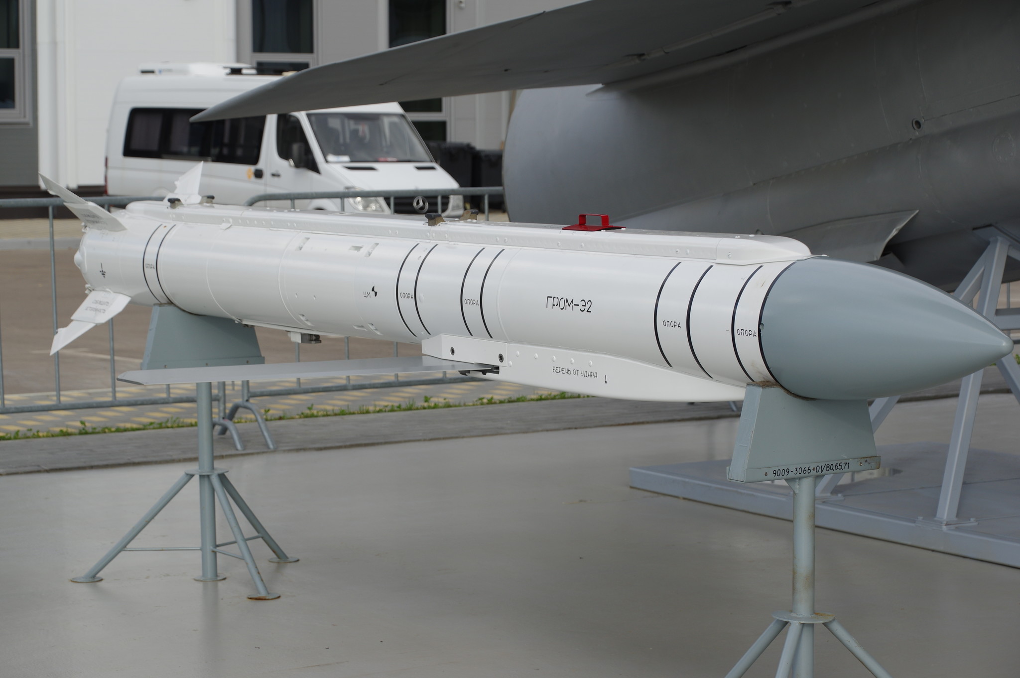 Авиационный управляемый планирующий боеприпас «Гром-Э2»