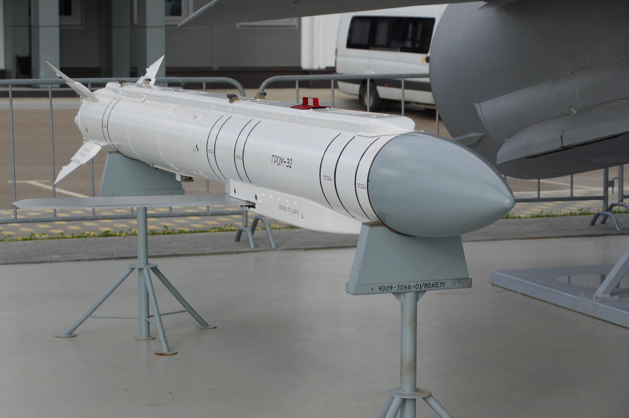 Авиационный управляемый планирующий боеприпас «Гром-Э2»