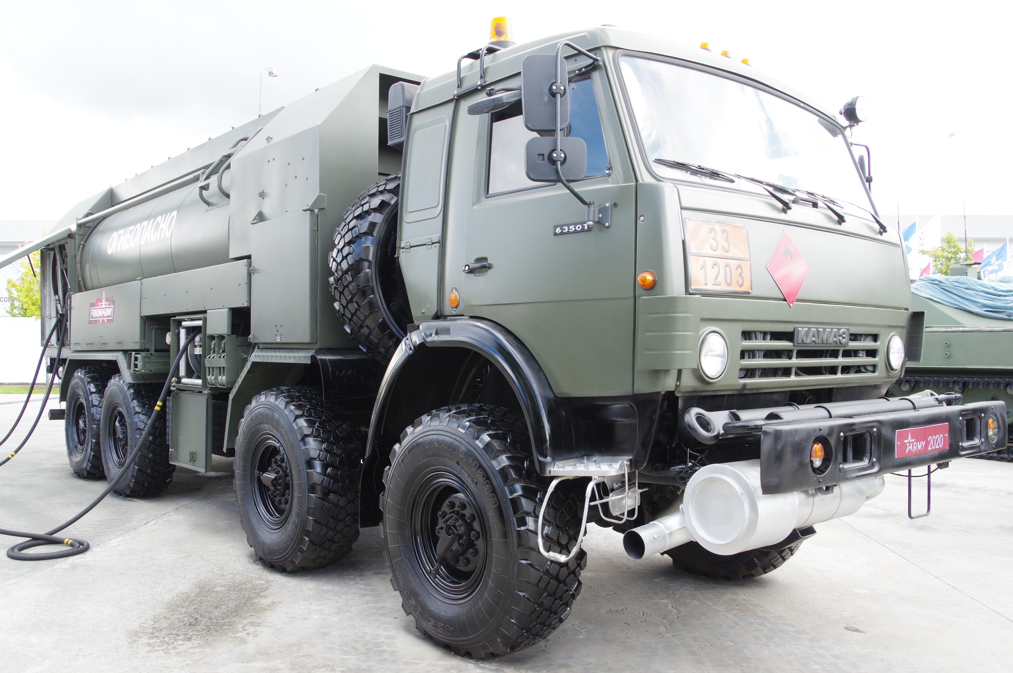 Автотопливозаправщик массовой выдачи АТЗ-12-10-63501