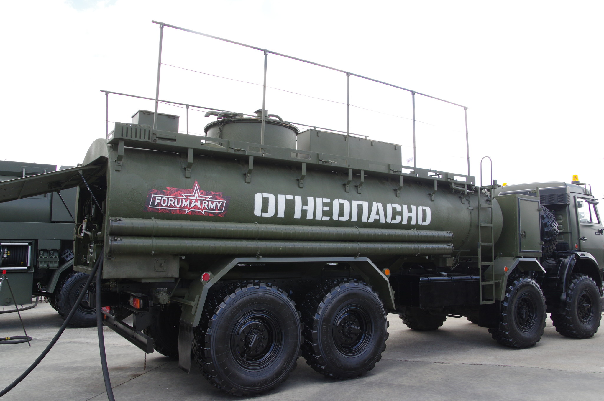 Автомобильная цистерна для горючего АЦ-14-63501