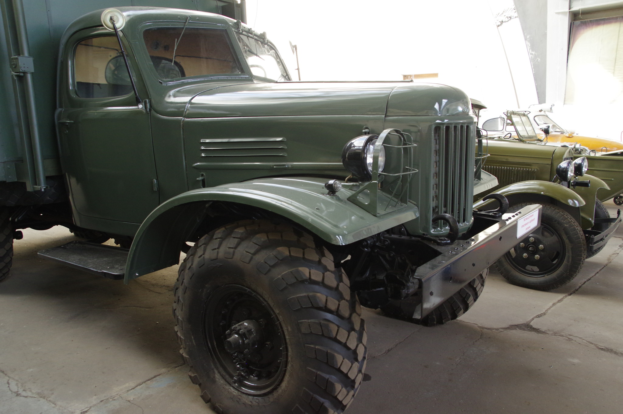 Автомобиль ЗИЛ-157